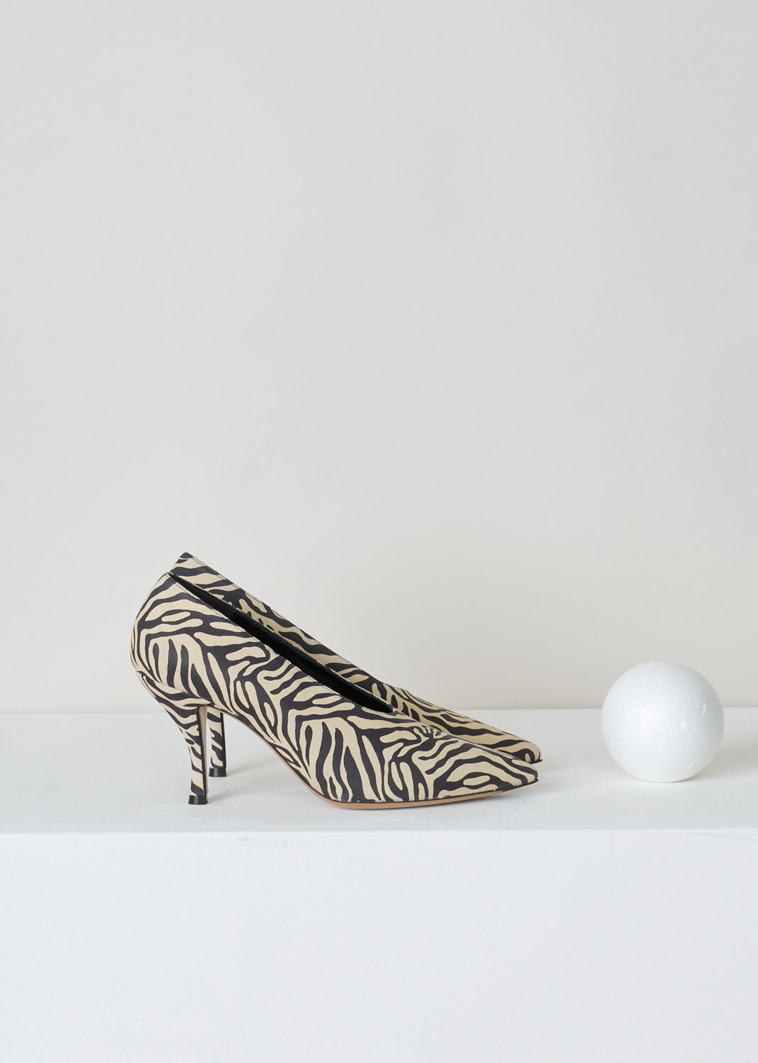 B O T T E G A V E N E T A Pumps - Zebra print leather with 10 cm heel  (excellent condition) Size 39.5 Price $200 🔺 Pre-owned and aut... |  Instagram