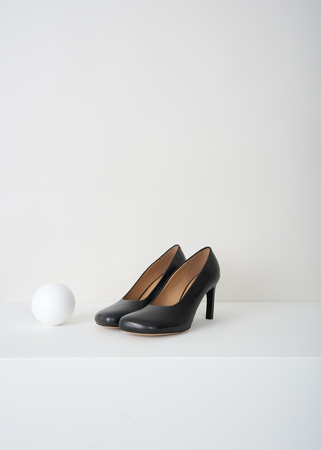 Dries van Noten, Black pumps, WW212_199_H80_QU101_BLACK_900, Black, Front, These black pumps have a square nose and a high heel that slopes slightly inwards.
