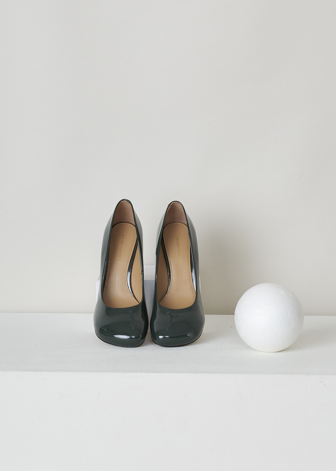 DRIES VAN NOTEN, DARK GREEN PANTENT LEATHER PUMPS, WW222_367_H180_QU130_DGREEN613, Green, Top, Dark green pantent leather pumps. These pumps have a squared nose and a curved heel.  

heel height: 8 cm / 3.1 inch 
