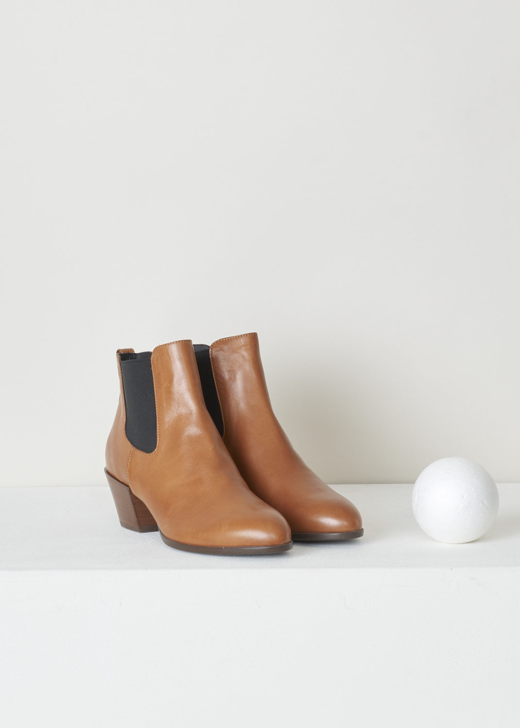 HOGAN, COGNAC CHELSEA BOOTS, HXW4740W890LEHS003, Brown, Front, Cognac colored Chelsea boots featuring a contrasting black elastic side panel and a pull tab on the back of the boot. These boots have a small heel and a pointed toe.  

Heel height: 5.5 cm / 2.1 inch
