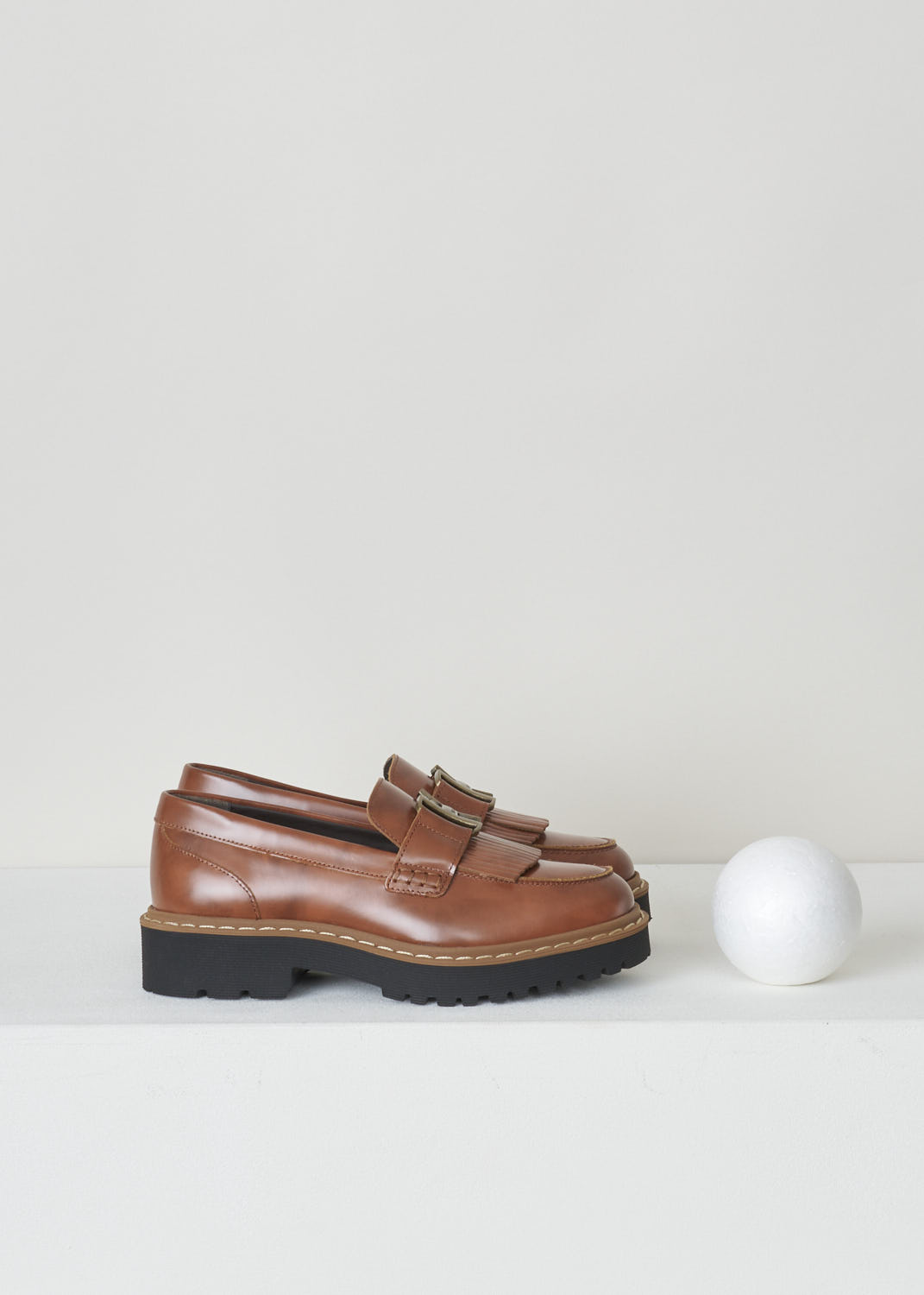 HOGAN, COGNAC MOCASSINS WITH BUCKLE AND TASSELS, HXW5430DH72Q7OS003, Brown, Side,  Cognac colored loafer. These slip-on loafers have a rounded toe with moccasin toe stitching and a H-shaped buckle and tassels over the upper side.


