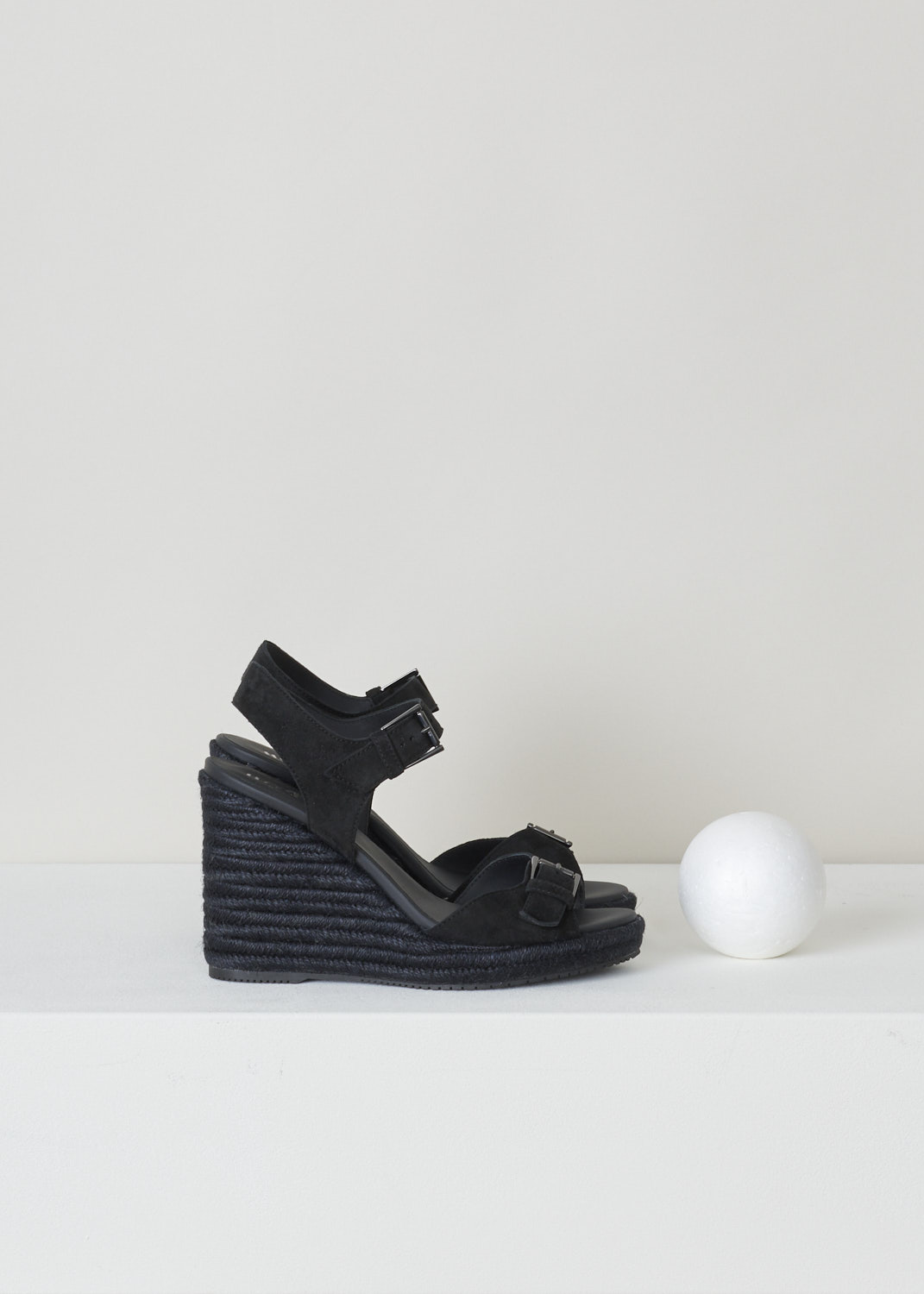 Hogan, Wedge heeled sandals, HXW5580DL20CR0B999_H558_CR0_nero, black silver, side, These lovely black wedge heeled sandals fills us all with summer vibes. Featuring a single strap over the vamp with an ornamental buckle also coloured black. The ankle strap however, has a functional buckle, it is coloured black and acts as your fastening option. 

Heel height: 11 cm / 4.3 inch. 