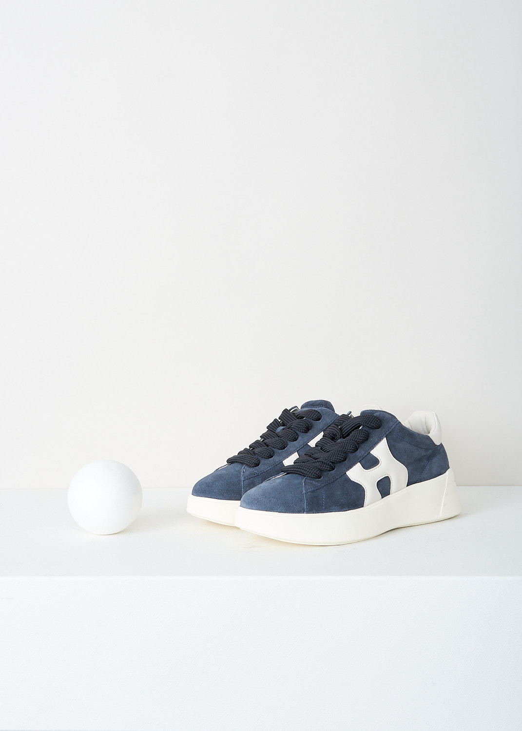 Hogan, Navy blue Rebel H562 sneakers, HXW5620DN61_PJQ_0RA0, Blue, Front, These navy blue Rebel H562 sneakers features a suede leather upper with smooth leather details and the signature Hogan H on the side. These low‑top sneakers have a lace‑up closure, a rubber outsole, and a memory foam insole. The sole gives a slight lift (around 5 cm).
