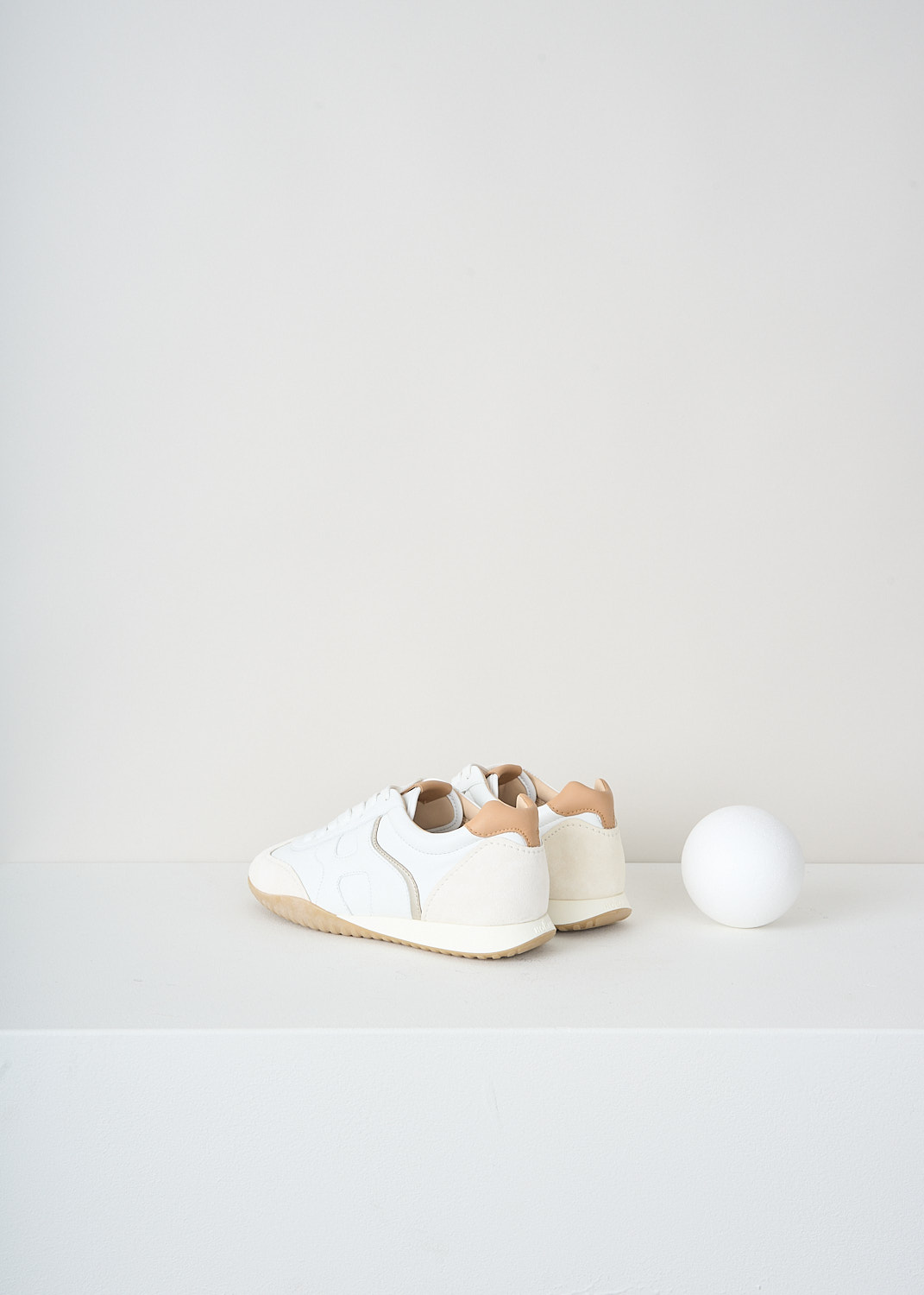 Hogan, Olympia sneakers in ecru, HXW5650D000_P00_0SRE, White, Beige, Back, These ecru Olympia sneakers feature a front lace-up fastening and a round toe. The different textured fabric inserts create a paneled look. On the sides, the brand's H logo has been incorporated in the design in beige suede.
