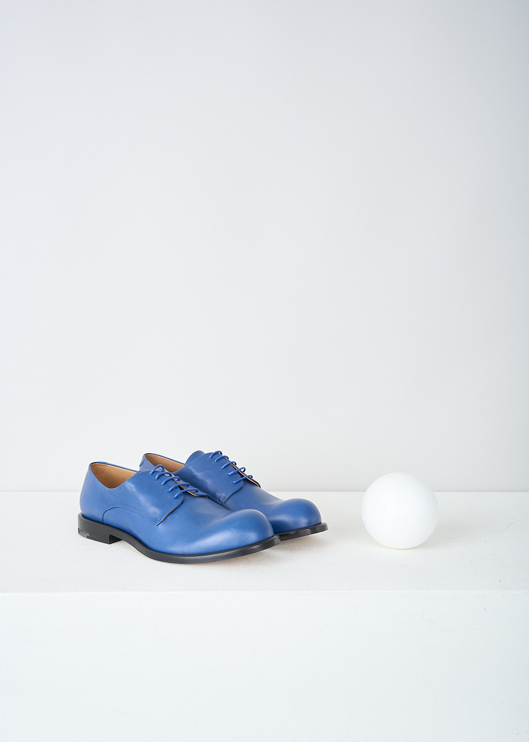 Jil Sander, Cobalt blue lace-up derby shoes, JS20060_713_BLUE, Blue, Front, These cobalt blue leather derby shoes have a classic lace-up closing. These shoes have a black sole with a small heel.
