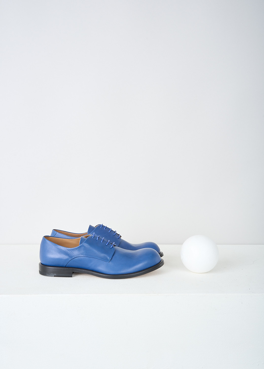 Jil Sander, Cobalt blue lace-up derby shoes, JS20060_713_BLUE, Blue, Side, These cobalt blue leather derby shoes have a classic lace-up closing. These shoes have a black sole with a small heel.
