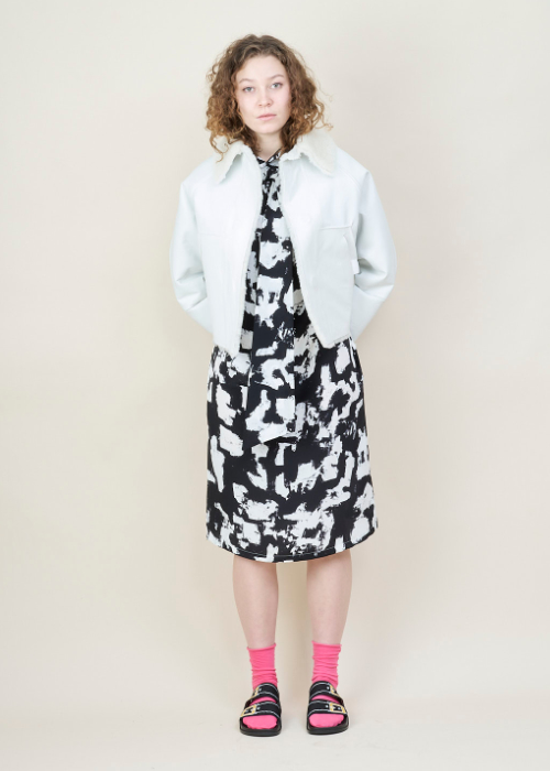 ASPESI, BLACK AND WHITE MIDI DRESS, 2992_V126_62241, Black, White, Print, Model, This black-and-white printed midi dress has a high-neck with an incorporated tie detail in the front. The dress has dropped shoulders with three-quarter sleeves. Concealed slanted pockets can be found on-seam. The dress has a straight hemline.
