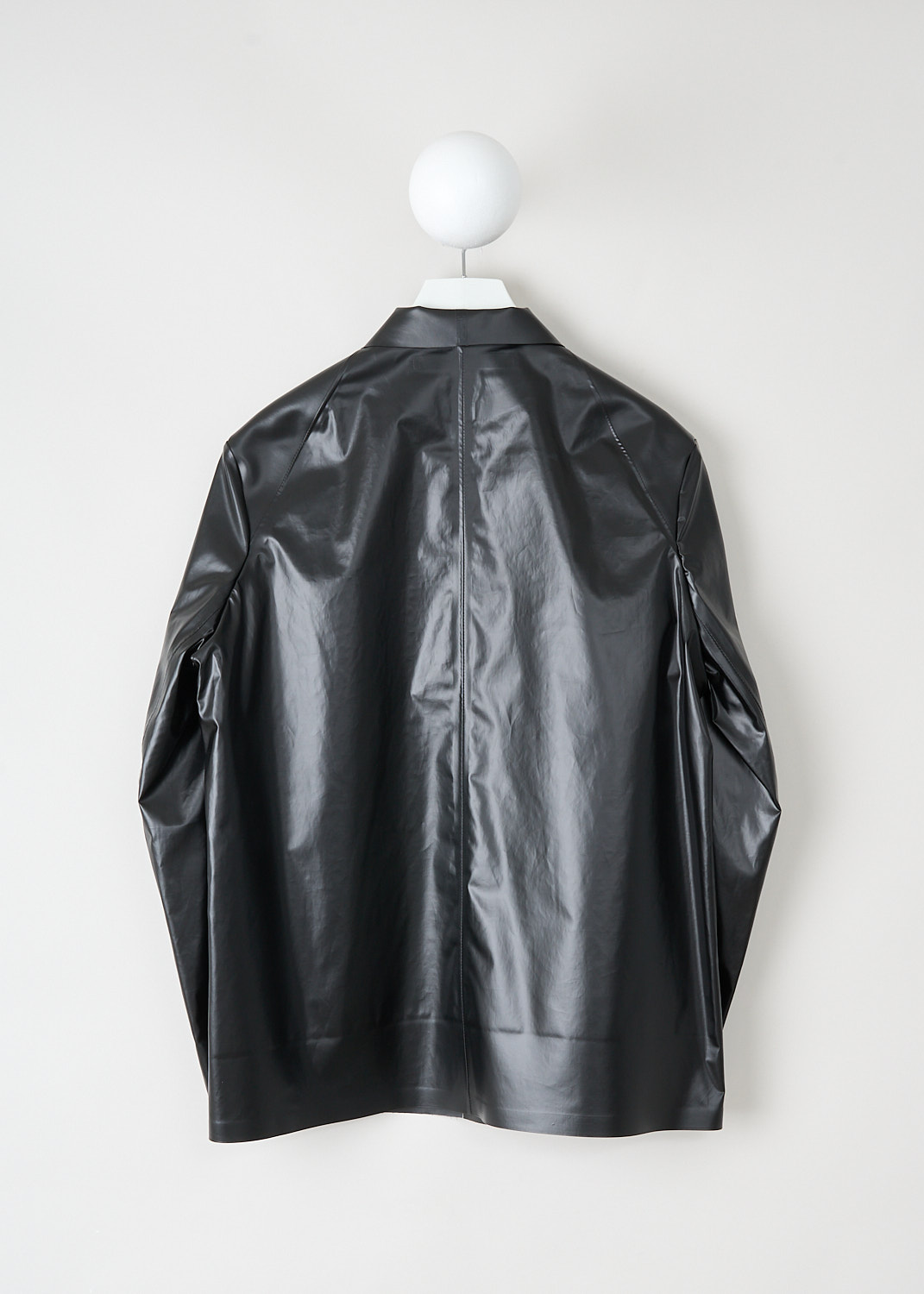 Back view of Kassl light black oversized jacket in oil-coated cotton with boxy silhouette, available at Kiki’s Stocksale Maastricht designer outlet.