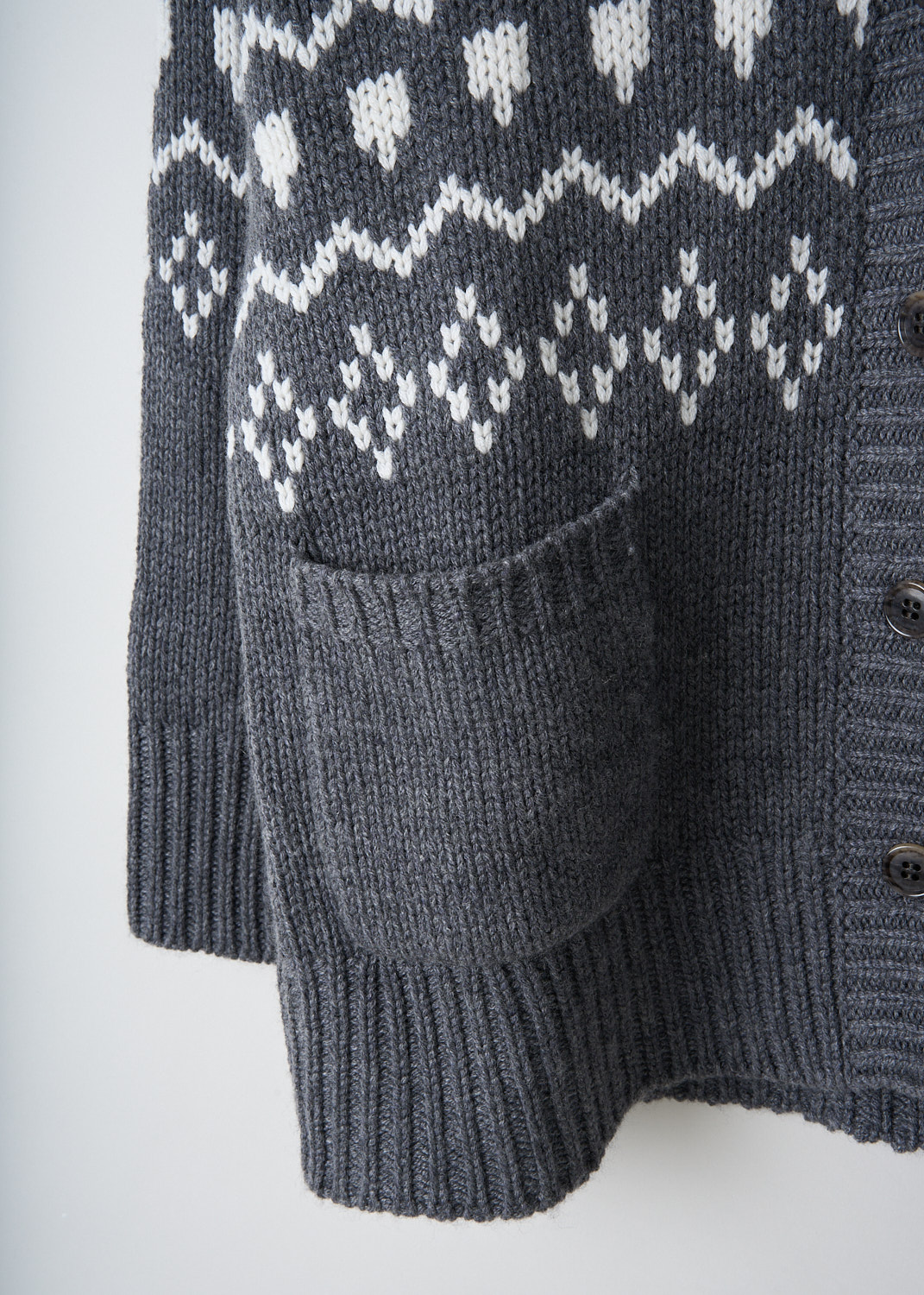 Lisa Yang, Greyson cardigan in Graphite/cream, 2023254_GREYSON_CARDIGAN_GRAPHITE_CREAM, Grey, White, Print, Detail, This Greyson cardigan has a Graphite grey base color with a cream jacquard print. The cardigan has a V-neckline, long sleeves and a front button closure. The neckline, cuffs and hemline have a ribbed finish. On the front, the cardigan has two patch pockets.
