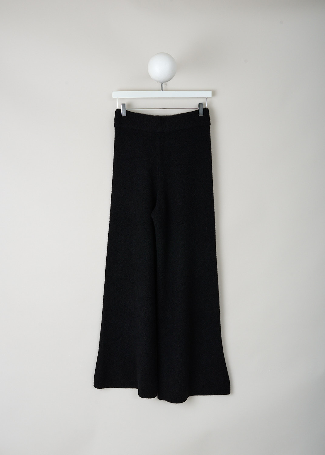 Lisa Yang Khloe flared-leg pants in Black bouclé with an elegant flowing silhouette, crafted from 82% cashmere and 18% nylon, luxury designer clothing at Kiki’s Stocksale Maastricht