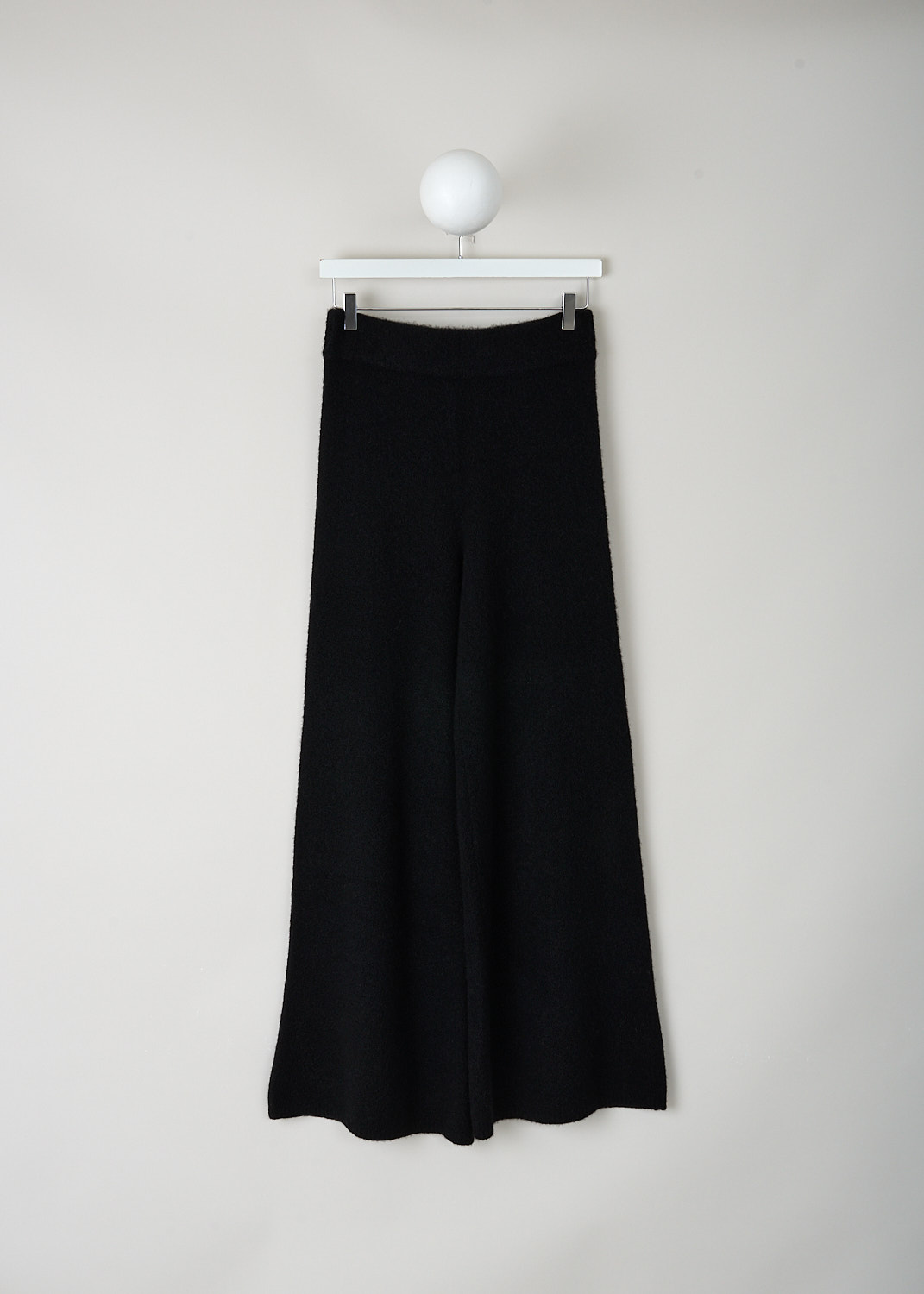 Lisa Yang Khloe flared pants in Black bouclé with an elasticated waistband, crafted from an 82% cashmere and 18% nylon blend, luxury designer trousers at Kiki’s Stocksale Maastricht