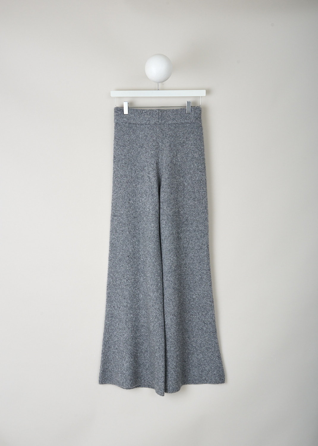 Lisa Yang Khloe flared pants in Speckled Graphite bouclé with an elasticated waistband, crafted from an 82% cashmere and 18% nylon blend, luxury designer trousers at Kiki’s Stocksale Maastricht