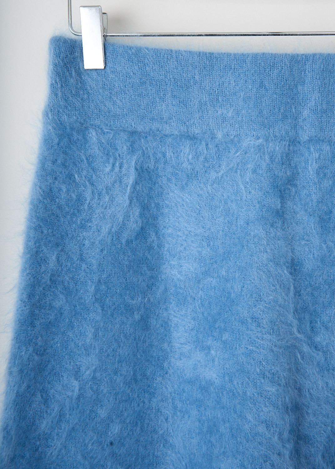 Detail of the Lisa Yang Brushed cashmere blue skirt at Kiki's Stocksale Maastricht