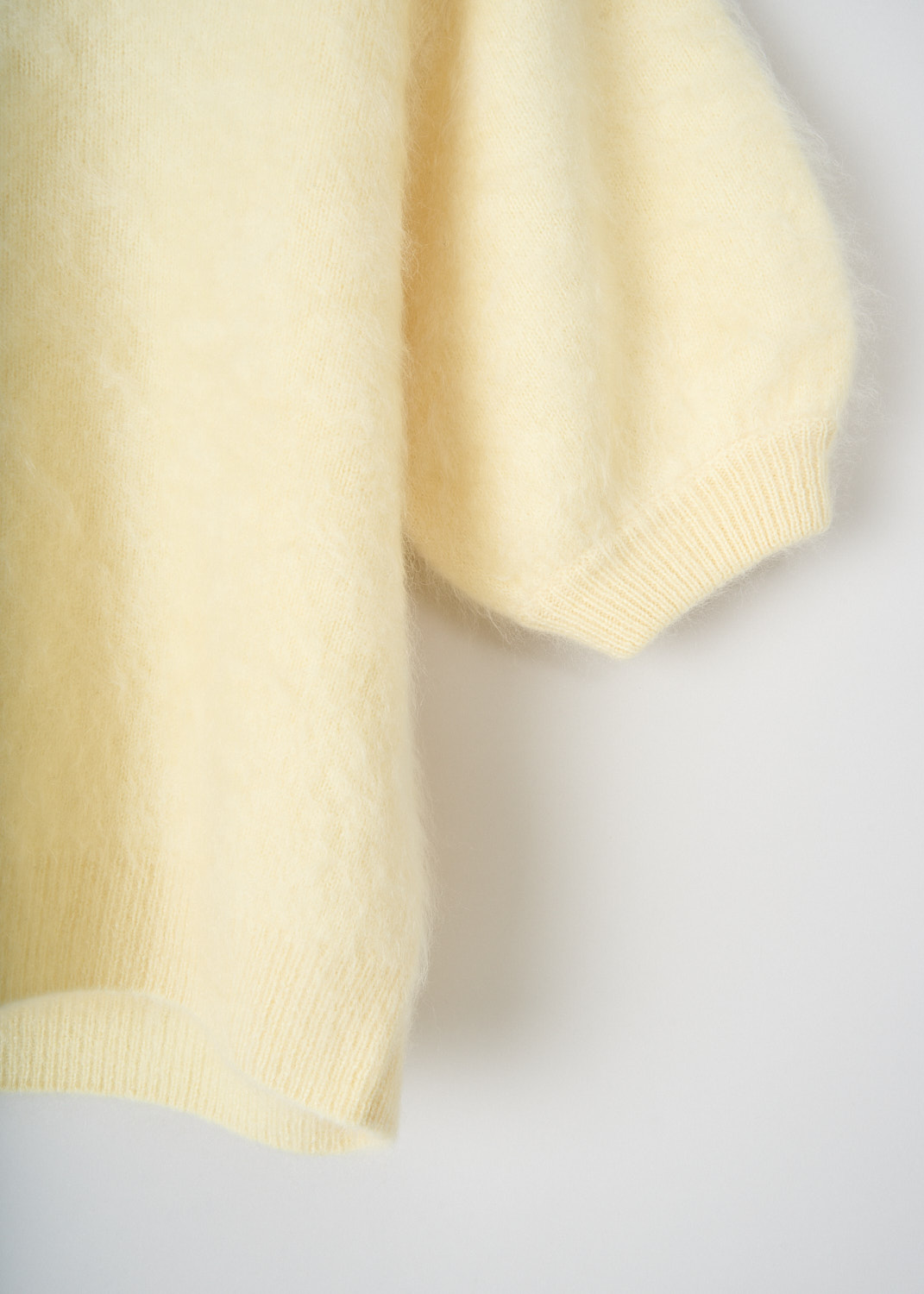 Lisa Yang, Brushed cashmere Juniper sweater in Poppy, Detail, Yellow, Front, This brushed cashmere Juniper sweater in the color Poppy has a round neckline and short balloon sleeves. 
