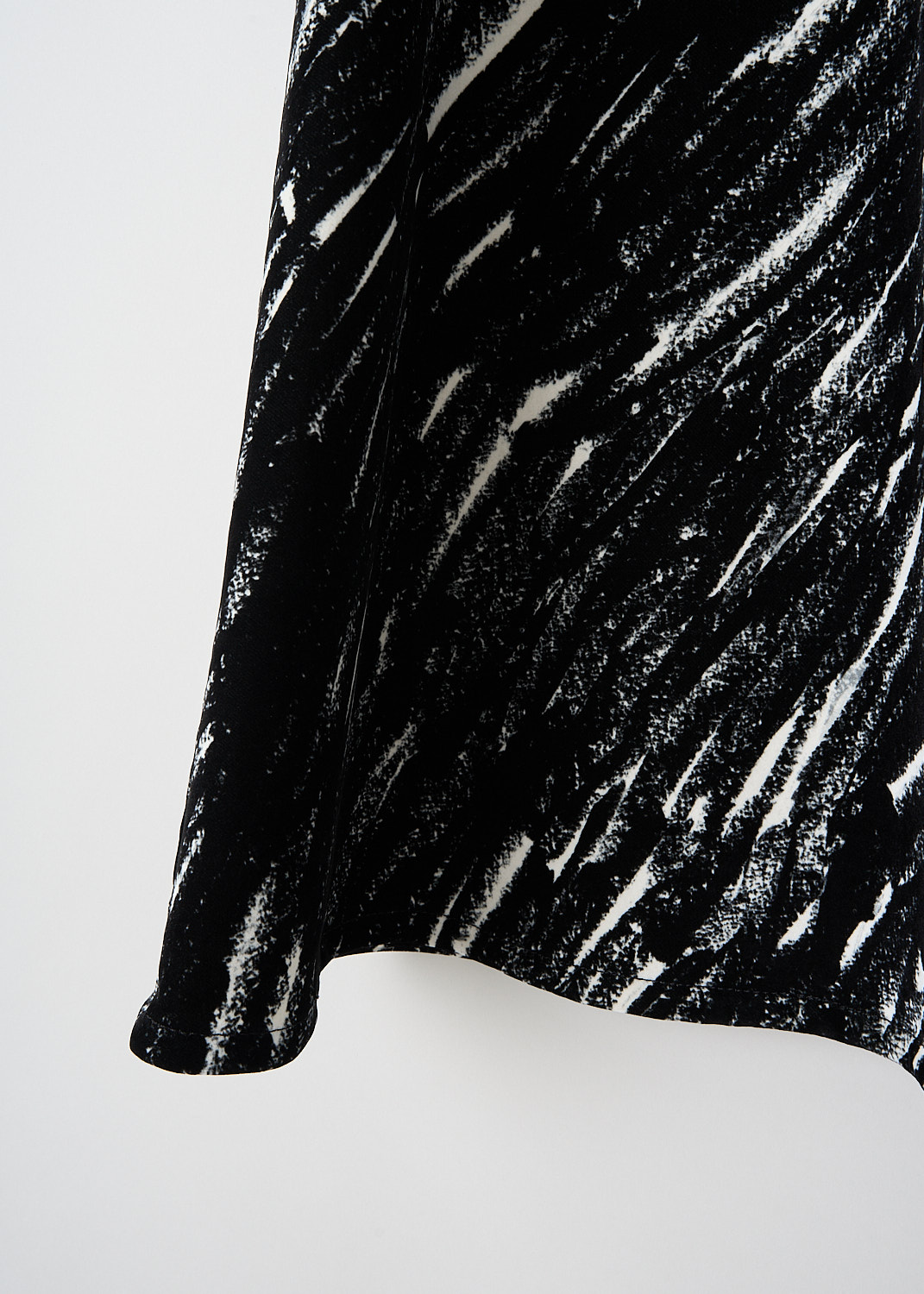 Marni, Black-and-white A-line mini dress, ABJD1344S0_UTC432_CRN99, Black, White, Print, Detail 1, This black-and-white sleeveless A-line mini dress has a round neckline and an A-line silhouette. In the back, a concealed centre zip functions as the closure.

