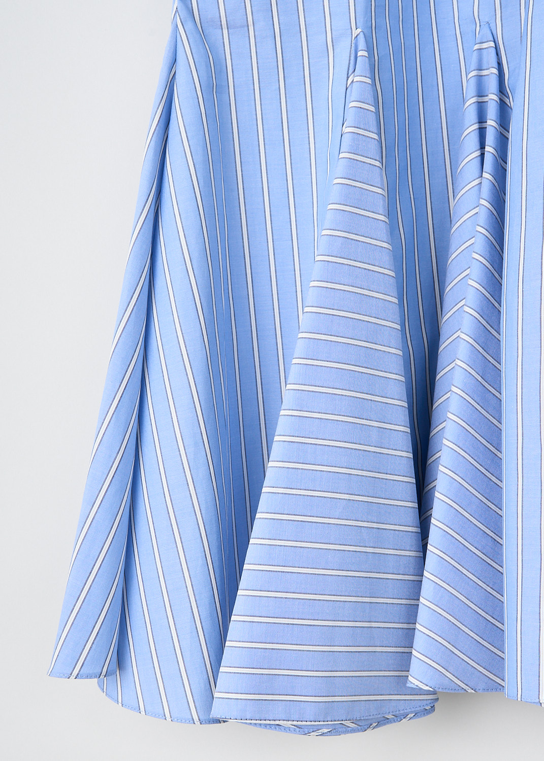 Marni, Light blue striped shirt dress, ABMA1379S0_UTC455_STB61,  Blue, White, Print, Detail 1, This light blue striped shirt dress has a classic collar, short sleeves and a front button closure. On the front, the dress has a single breast pocket. The dress has a pleated skirt.

