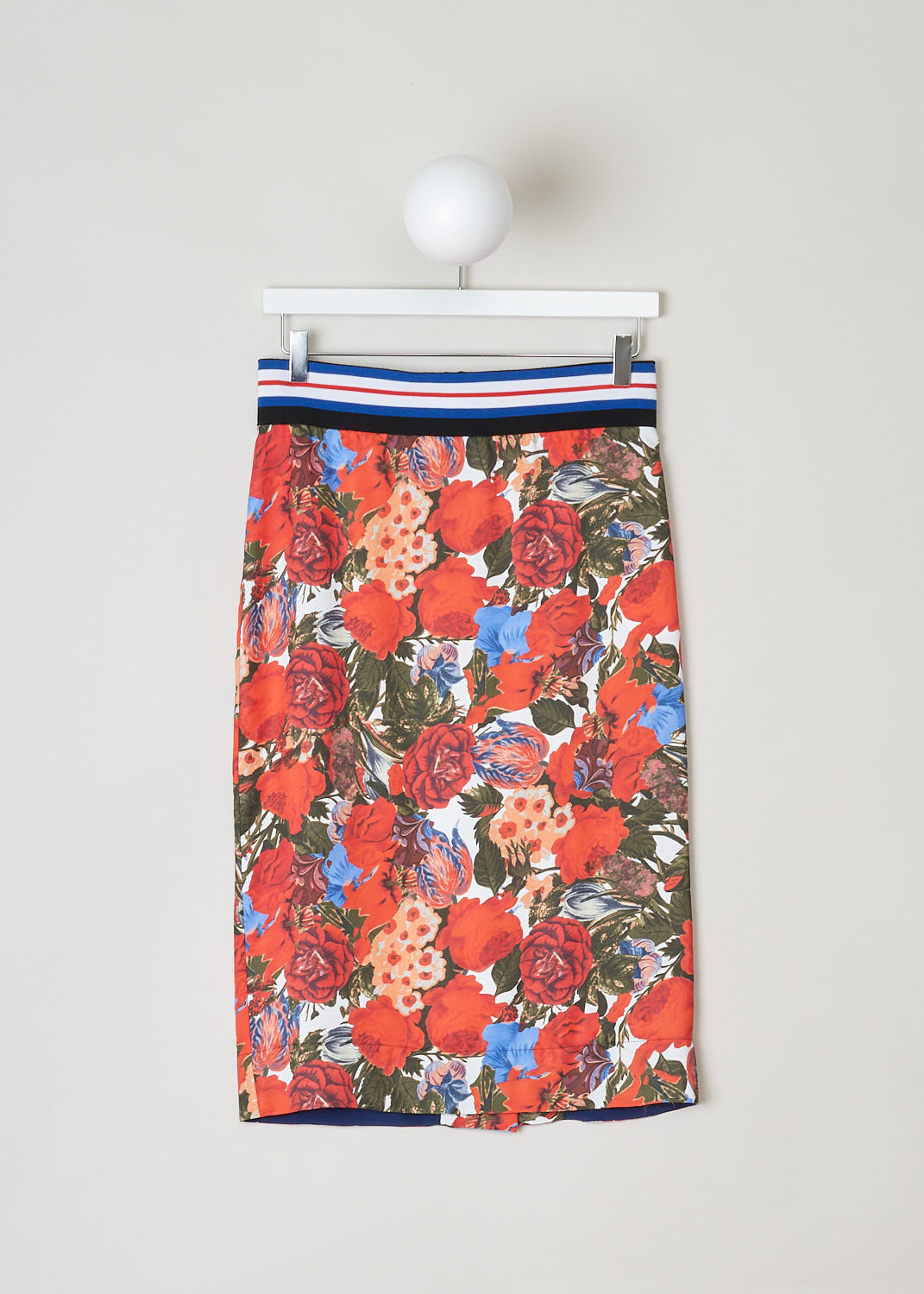 MARNI, PENCIL SKIRT ADORNED WITH A RED FLORAL MOTIF, GOMAP26LO0_TV677_DUR66, Red, Print, Front, This pencil skirt comes decorated with a cheerful floral print in reds and blues. Made with a broad elastic waistband for maximum comfort. The fastening option here comes in the form of a concealed zipper and is found on the back. Also found on the back is the split, going up a third of the way. 