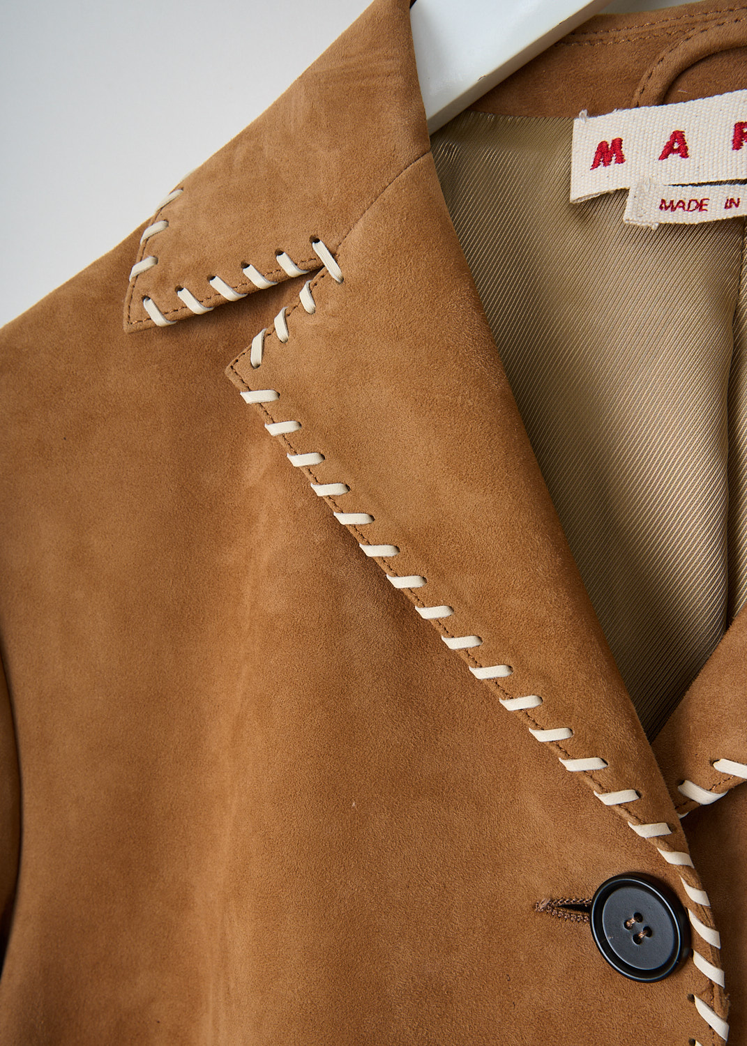 Marni luxury suede coat in light brown lamb leather with contrast stitching along the collar and button placket, designer fashion Maastricht
