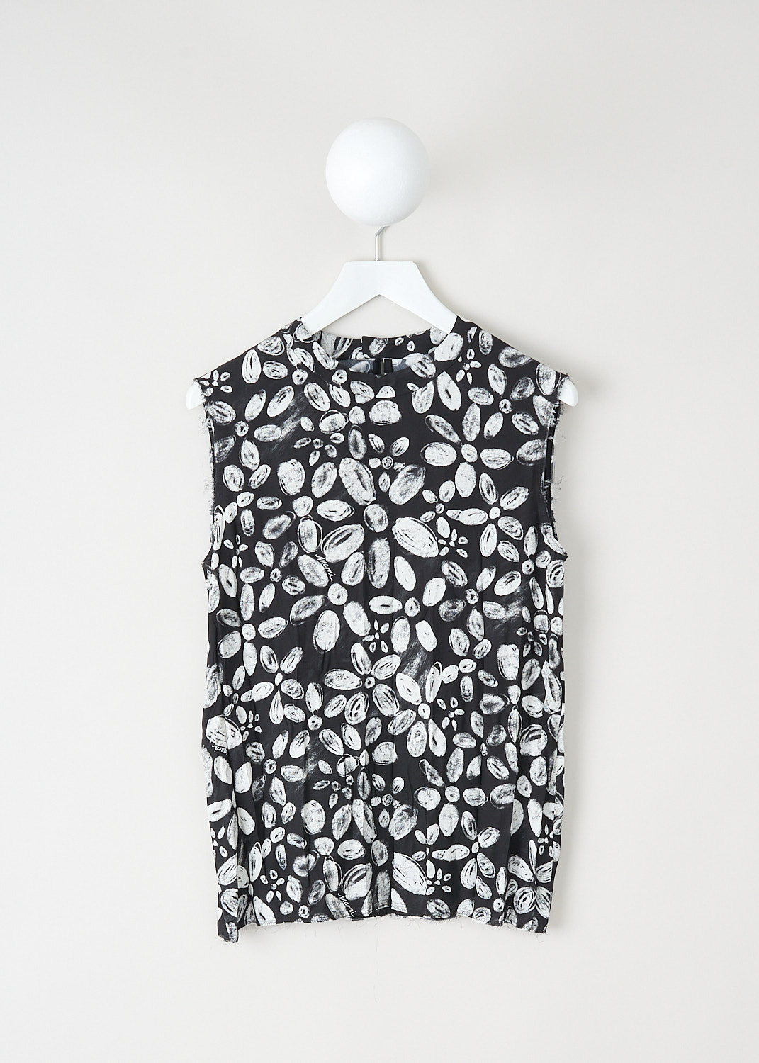 Marni, Black-and-white floral top, TTMA0348A0_UTVA35_BLN99, Black, White, Print, Front, This sleeveless black-and-white floral top has a round neckline. The hems have a slightly distressed finish. In the back, a concealed zip functions as the closure.
