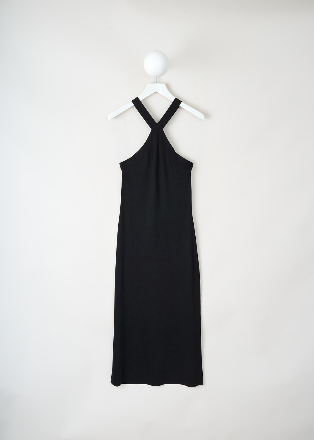 Nili Lotan Modena sleeveless halter dress with fitted silhouette, available at Kiki’s Stocksale designer outlet Maastricht.