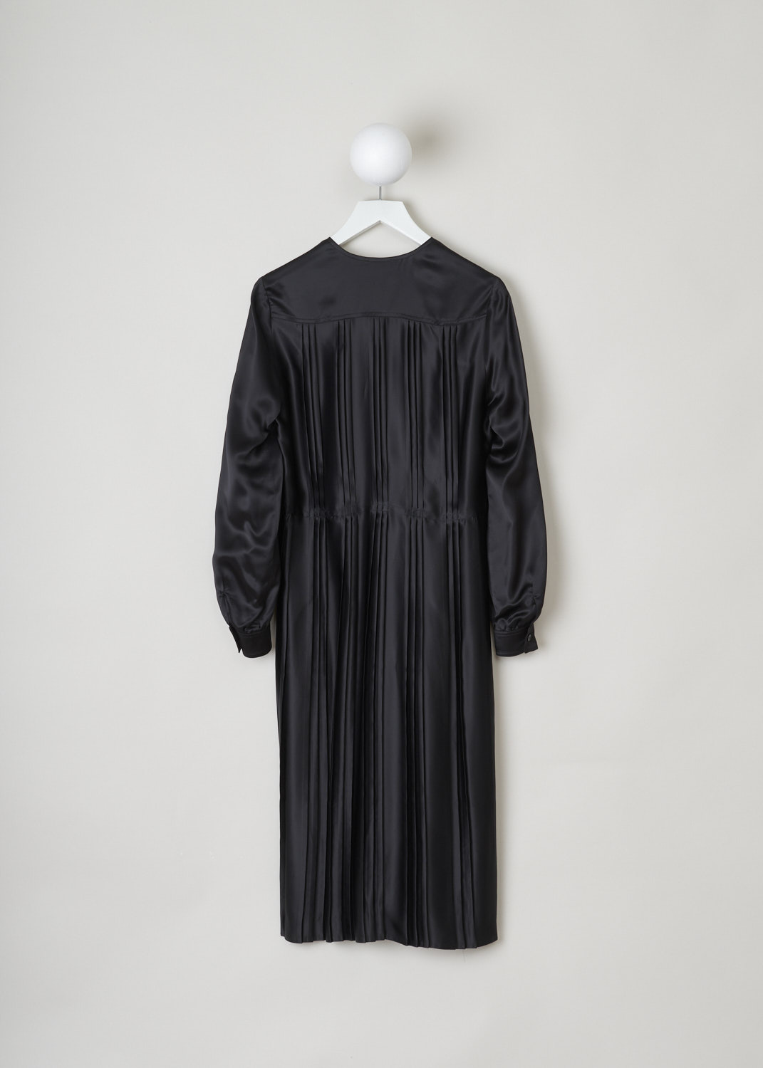 Plan C, Black empire dress, ABCAC58KE0_TV017_00N99, Black, Back, This black midi empire dress has a pleated front with a V-neckline. The long sleeves have buttoned cuffs. In the back, the dress pleated. The dress has a straight hemline.

