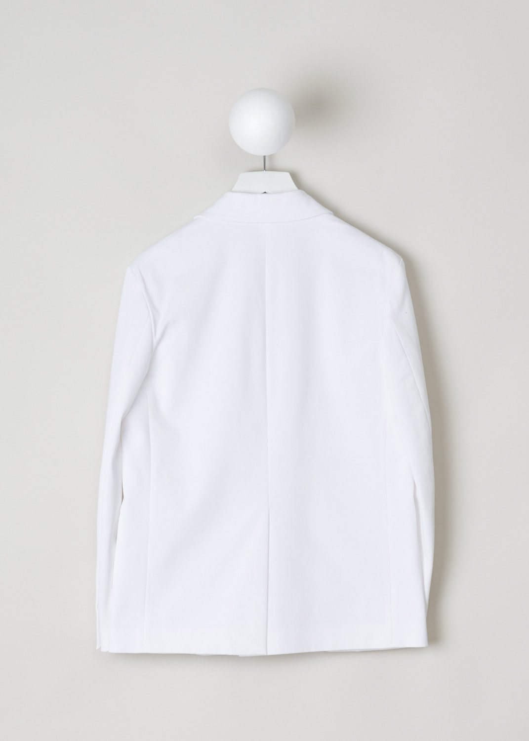 Plan C, White cotton jacket, GICAA55BF0_TC042_00W03, White, Back, This white cotton jacket has a notched lapel and a front button closure. The long sleeves have buttoned cuffs. The jacket has a single breast pocket, two flap pockets and a ticket pocket. In the back, the jacket has a centre vent.  

