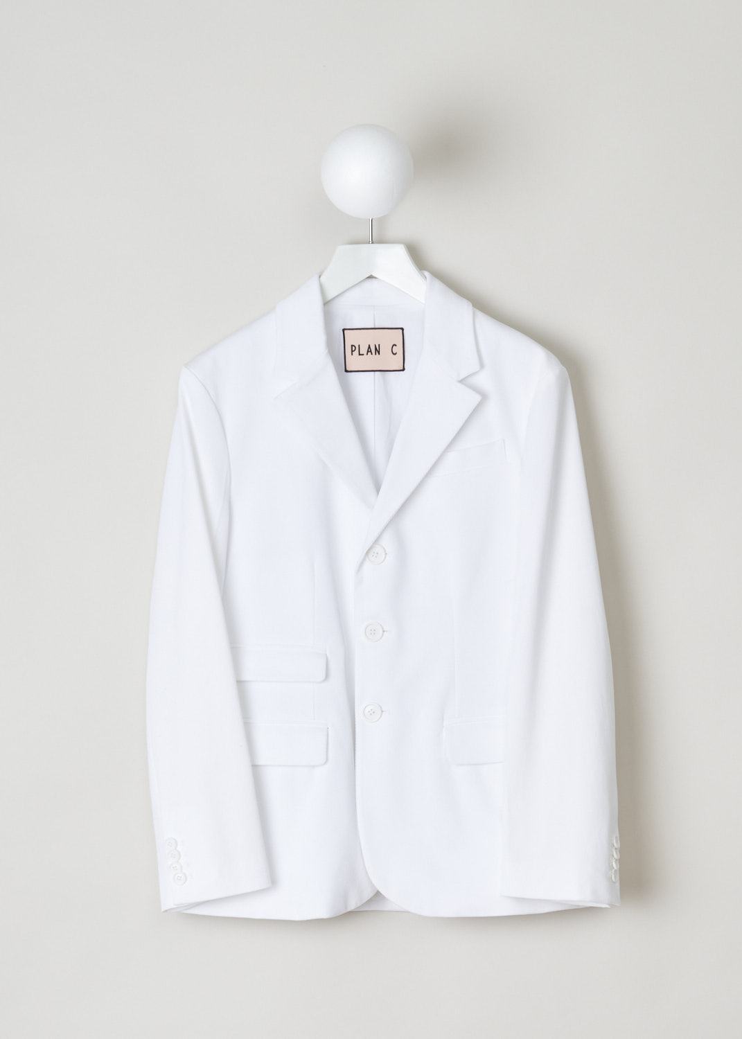 Plan C, White cotton jacket, GICAA55BF0_TC042_00W03, White, Front, This white cotton jacket has a notched lapel and a front button closure. The long sleeves have buttoned cuffs. The jacket has a single breast pocket, two flap pockets and a ticket pocket. In the back, the jacket has a centre vent.  
