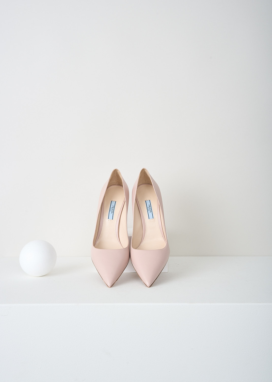 Prada, Nude pointed pumps, 3K6C_VITELLO_LUX14_1I273H_F010F_MHUGETTO, Beige, Top, These nude leather pumps have a pointed toe.
