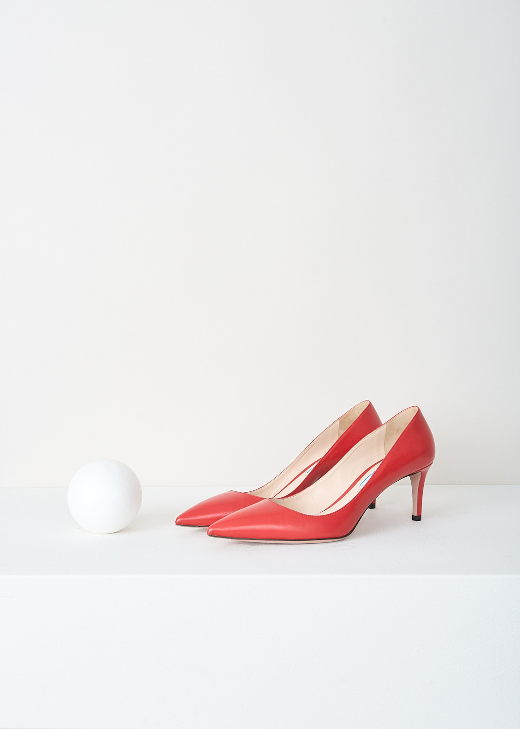 Prada, Red leather pumps, 3H2I_CAPRETTO14_1I939F_F0D17_LACCA, Red, Front, These red leather pumps have a pointed toe.
