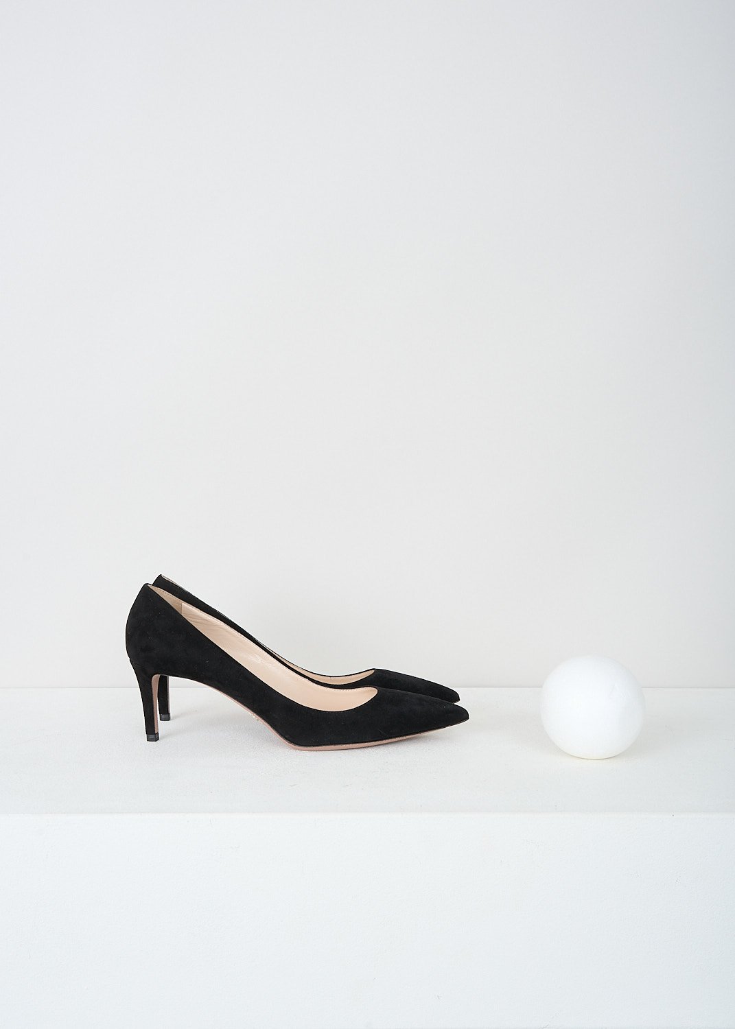 Prada, Black suede pumps, XQS_CAMOSCIO2_1I939F_F0002_NERO_065, Side, Black, These black suede pumps have a pointed toe. 
