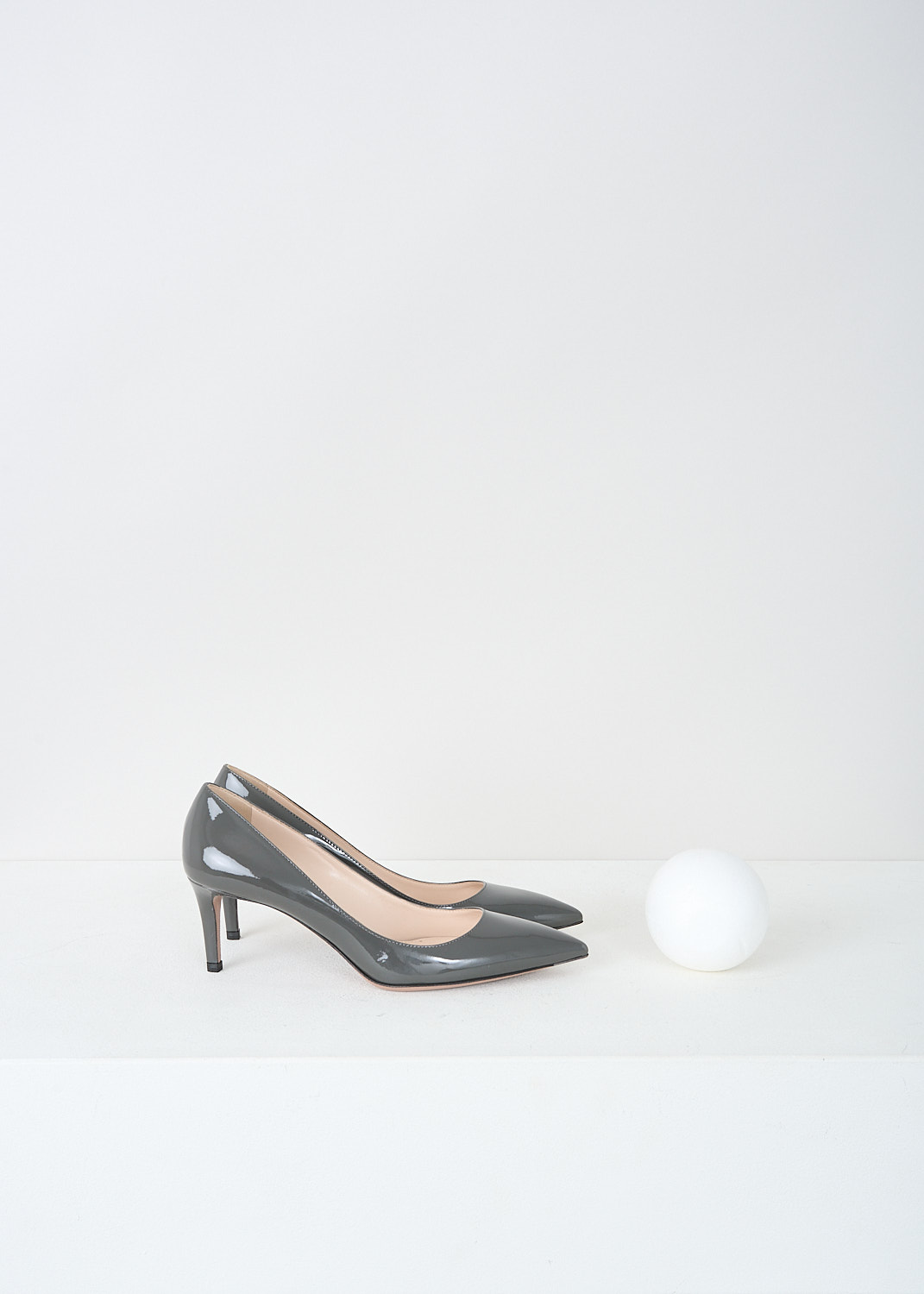 Prada, Grey patent leather pumps, 
XUW_VERNICE2_1I939F_F0471_NEBBIA, Grey, Side, These grey patent leather pumps have a pointed toe. 
