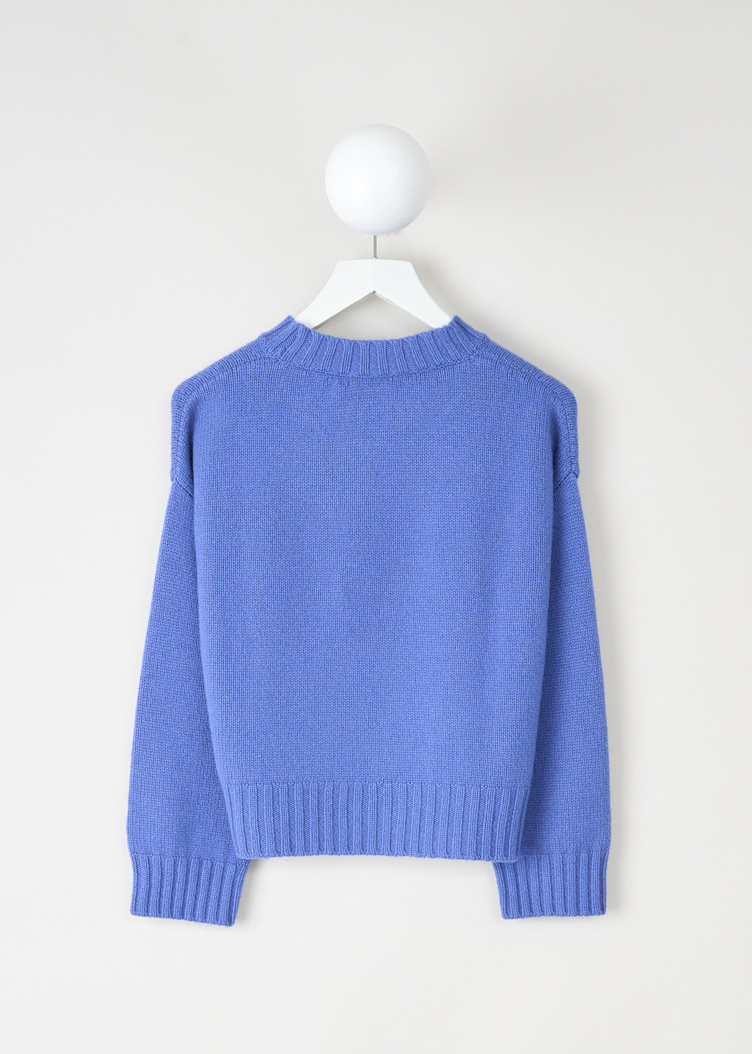 Back detail of the Pringle of Scotand lavender cashmere sweater on sale at Kiki's Stocksale Maastricht
