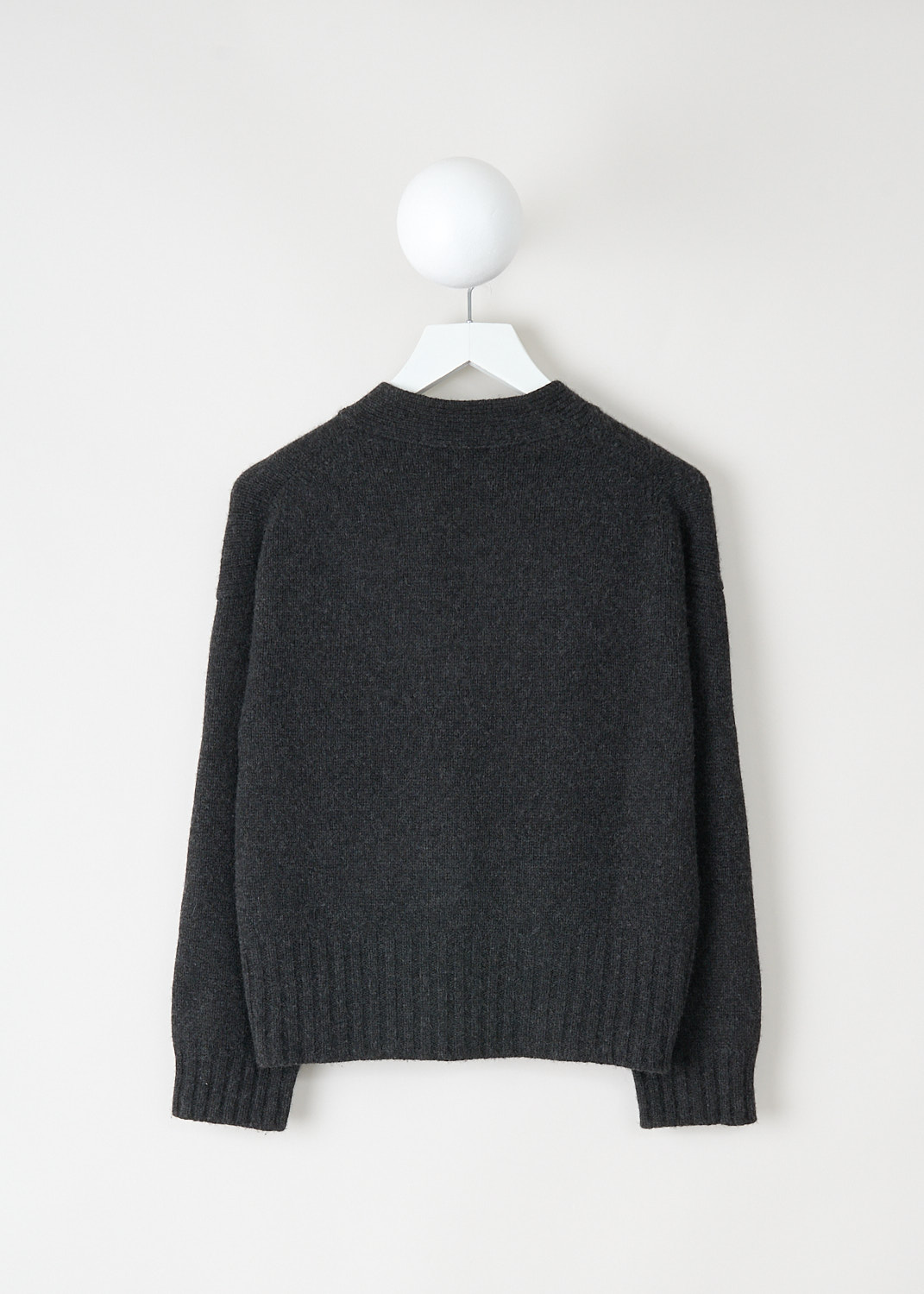 Back view of the charcoal cropped cashmere cardigan with ribbed hem and cuffs by Pringle of Scotland, available at designer boutique Kiki's Stocksale in Maastricht.