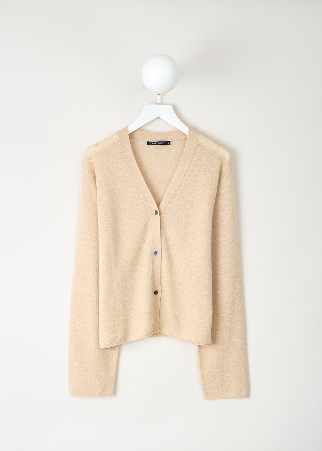 Sofie d’Hoore Madrid cardigan in Sahara beige with a V-neckline and front button closure, crafted from a wool and cashmere blend – designer knitwear at Kiki’s Stocksale Maastricht.