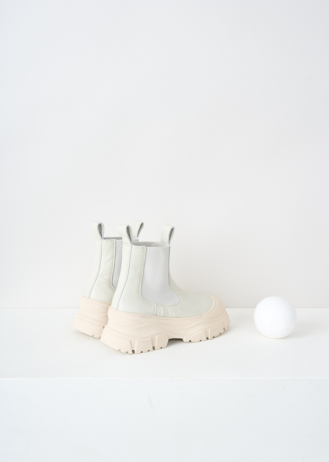 Sofie d'Hoore, White leather Fabulous ankle boots, FABULOUS_LNAP_01_MASTIC, White, Back, These white leather Fabulous ankle boots have two pull-tabs on the topline. These shoes have elasticated side panels. These boots have a round toe with a white toe-cap and chunky white sole.
