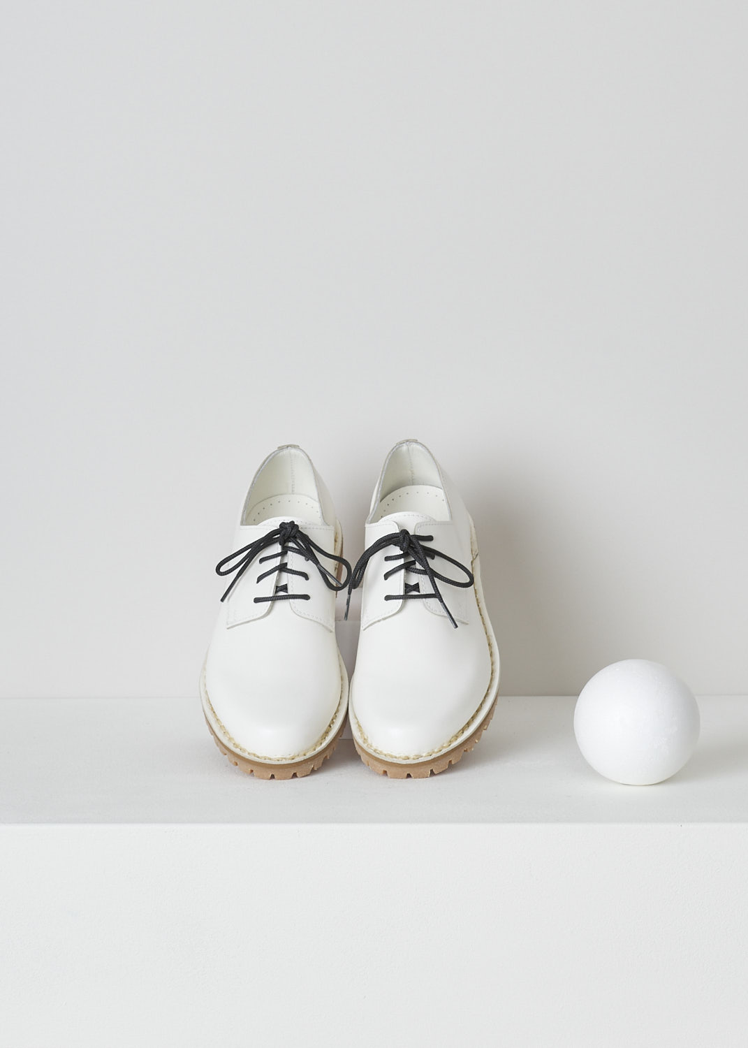 SOFIE D'HOORE, WHITE DERBY SHOES WITH BLACK LACES, FILOS_LJAZ_WHITE, White, Top, These white leather derby shoes have a round nose and a classic lace-up closing with contrasting black laces. The shoes have sturdy Vibram soles. 

