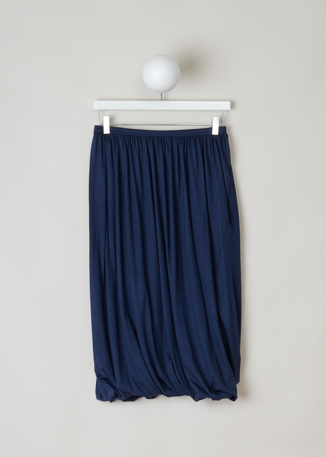 SOFIE Dâ€™HOORE, NAVY BLUE BALLOON SKIRT, SAOLA_WOJE_NAVY, Blue, Back, This twisted balloon skirt in navy blue features a concealed side zip. A single side pocket can be found concealed in the seam.
