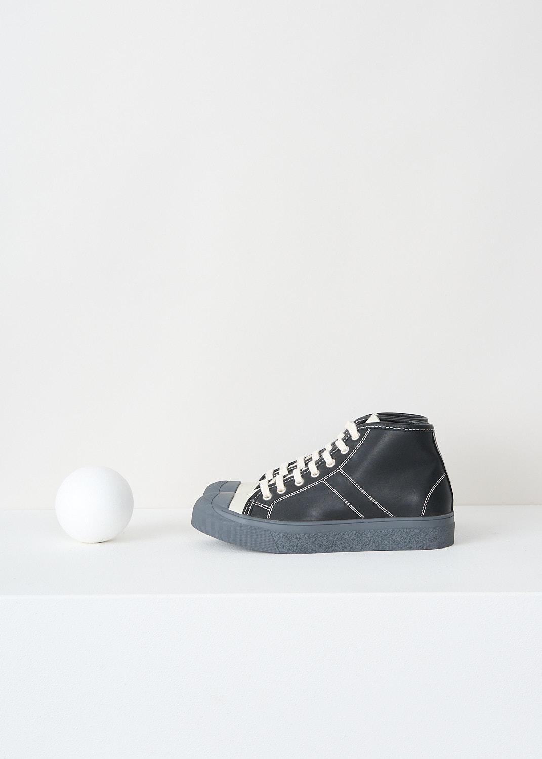 Sofie d'Hoore, Foster sneakers in black/grey, AW22_FOSTER_LCHAR_BLACK, Black, Grey, Side, These black Foster sneakers feature a front lace-up closure with matching black laces. The tongue is light grey, and white stitching is used throughout. They have a round toe with a dark grey rubber toe cap and dark grey rubber soles.
