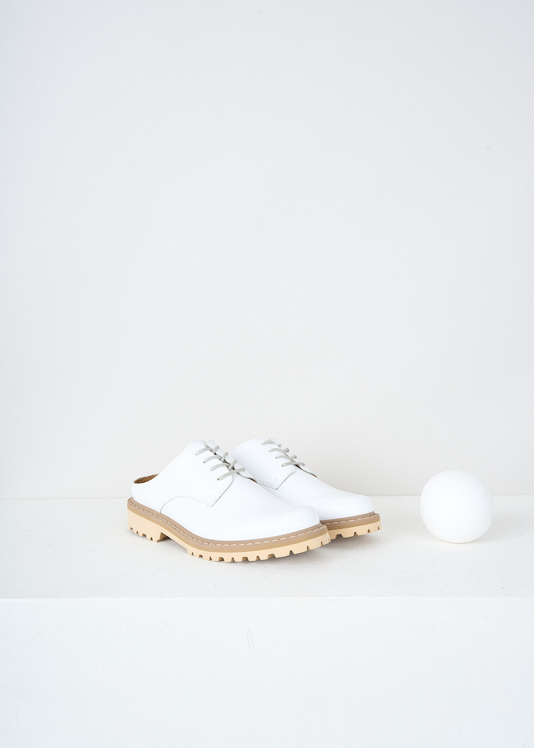 Sofie d'Hoore, White derby mules, FAY_LVATO_WHITE, White, Front, These white derby mules have an open back, a classic lace-up closure and a round toe. These shoes have stitched Vibram®  soles. 
