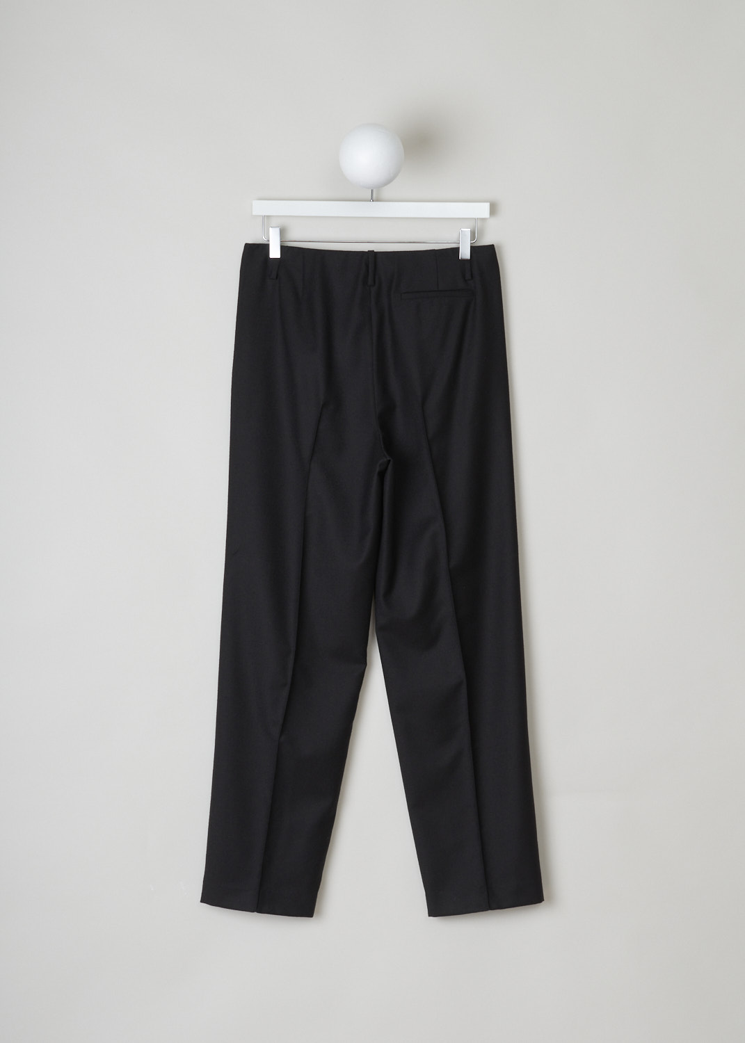 The Row, Double pleated black pants, firth_pant_3644W959_ebony, black, back, One of those must have basics, being this black pants. What makes this model stand out is the pleat on the front of the pants, which is sewn into the pants, meaning the crease will always be on point. Two forward slanted pockets can be found on the front and a single jetted pocket on the back. The fastening option here is a zipper, bearer button and a metal clip. 