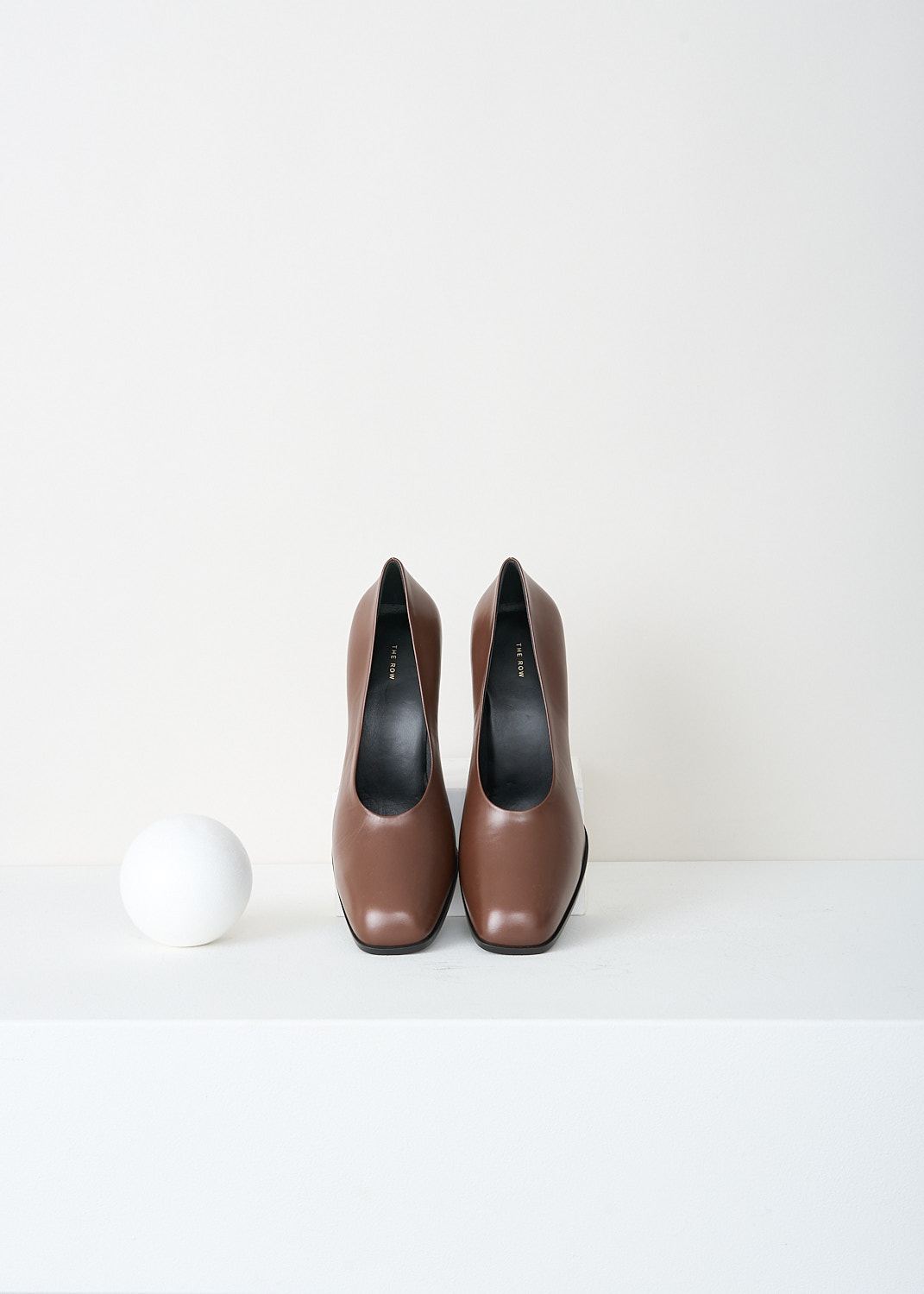 The Row, Jade pumps in Walnut, JADE_PUMP_F1194_L35_WALNUT, Brown, Top, These pumps in the color Walnut have an almond toe and a trapezoid heel.
