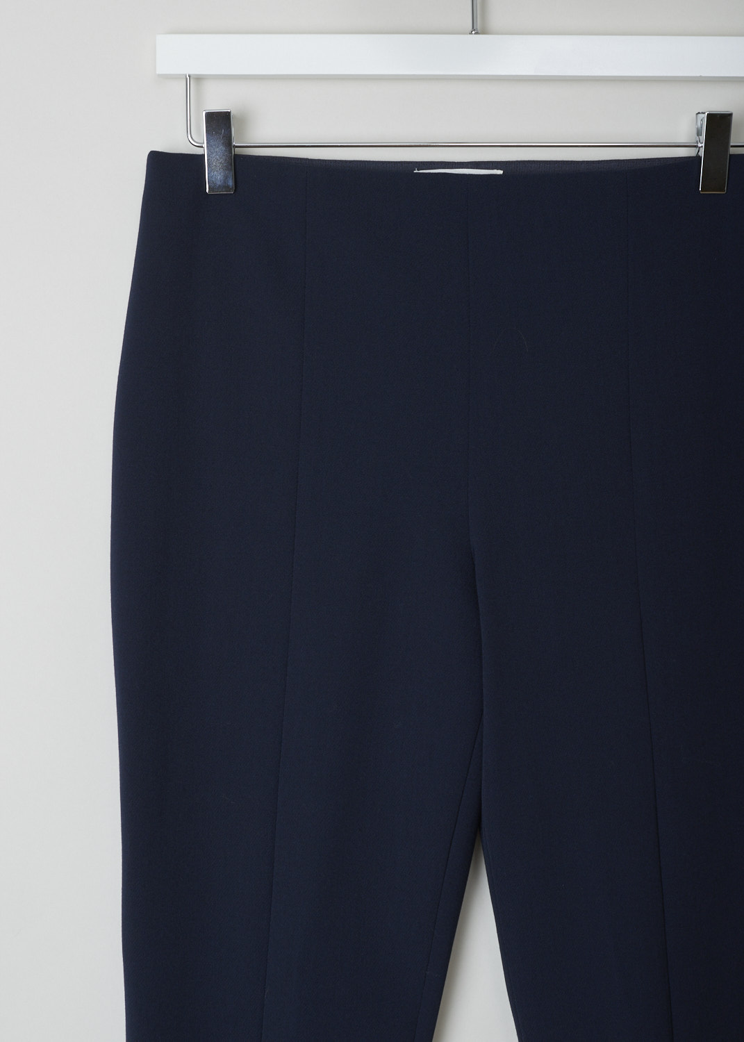 The row, Midnight blue straight pants, losso_pant_4232WI_223_midnight_blue, blue, detail, This midnight blue straight pants, know for its modesty, comes without waistband, belt loops or pockets. Featuring a slim fit, zipper on the side seam for closure and instead of a pleat decorating the pants this model has a seam running down the pants. 