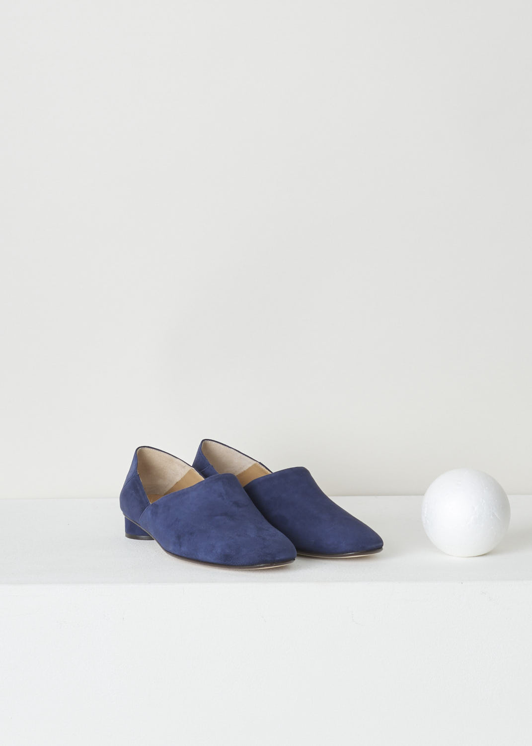 THE ROW, NAVY BLUE SUEDE SLIPPER, NOELLE_F1000_L25_NVY, Blue, Front, Minimalistic navy blue suede slipper. The slip-in model features a rounded toe vamp. The sober design is exactly what makes these shoes so beautiful.

