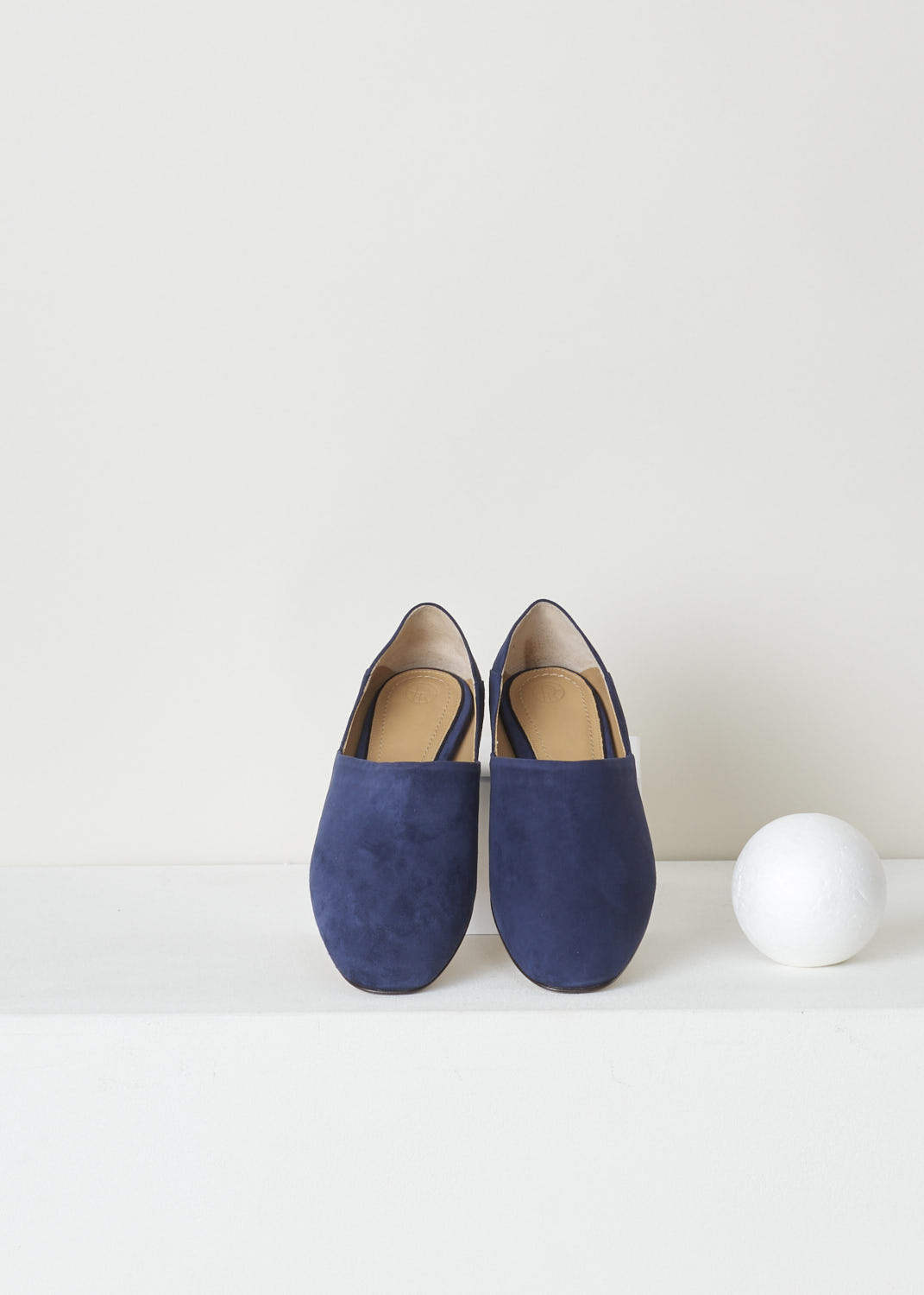 THE ROW, NAVY BLUE SUEDE SLIPPER, NOELLE_F1000_L25_NVY, Blue, Top, Minimalistic navy blue suede slipper. The slip-in model features a rounded toe vamp. The sober design is exactly what makes these shoes so beautiful.
