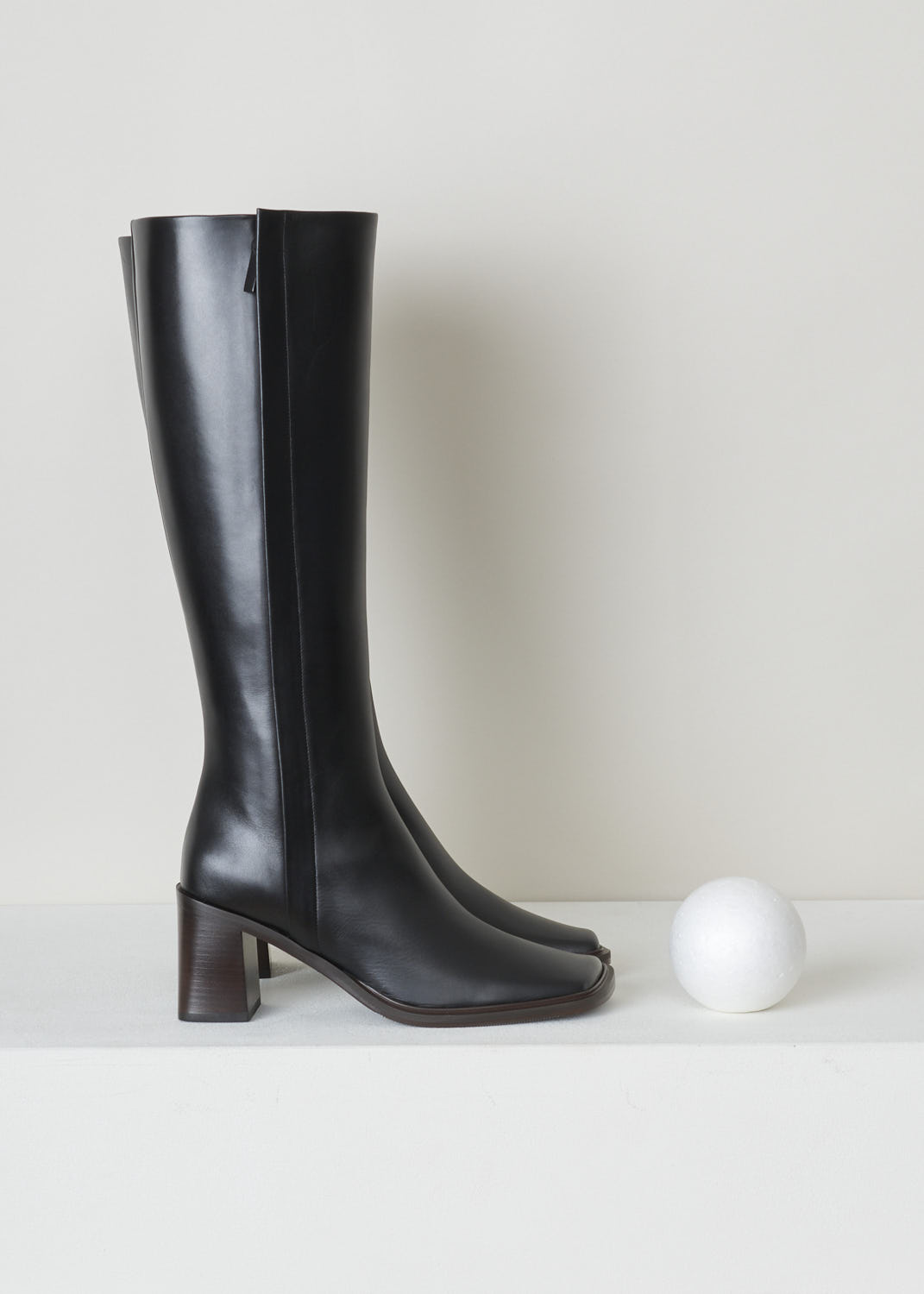 THE ROW, BLACK HEELED BOOTS, PATCH_HIIGH_BOOT_F1221_L52_BLK, Black, Side, Sleek black boots with block heel. These boots hit right below the knee and have a square toe. Concealed by an elegant leather strip, these boots have a zipper on the outside of the leg.