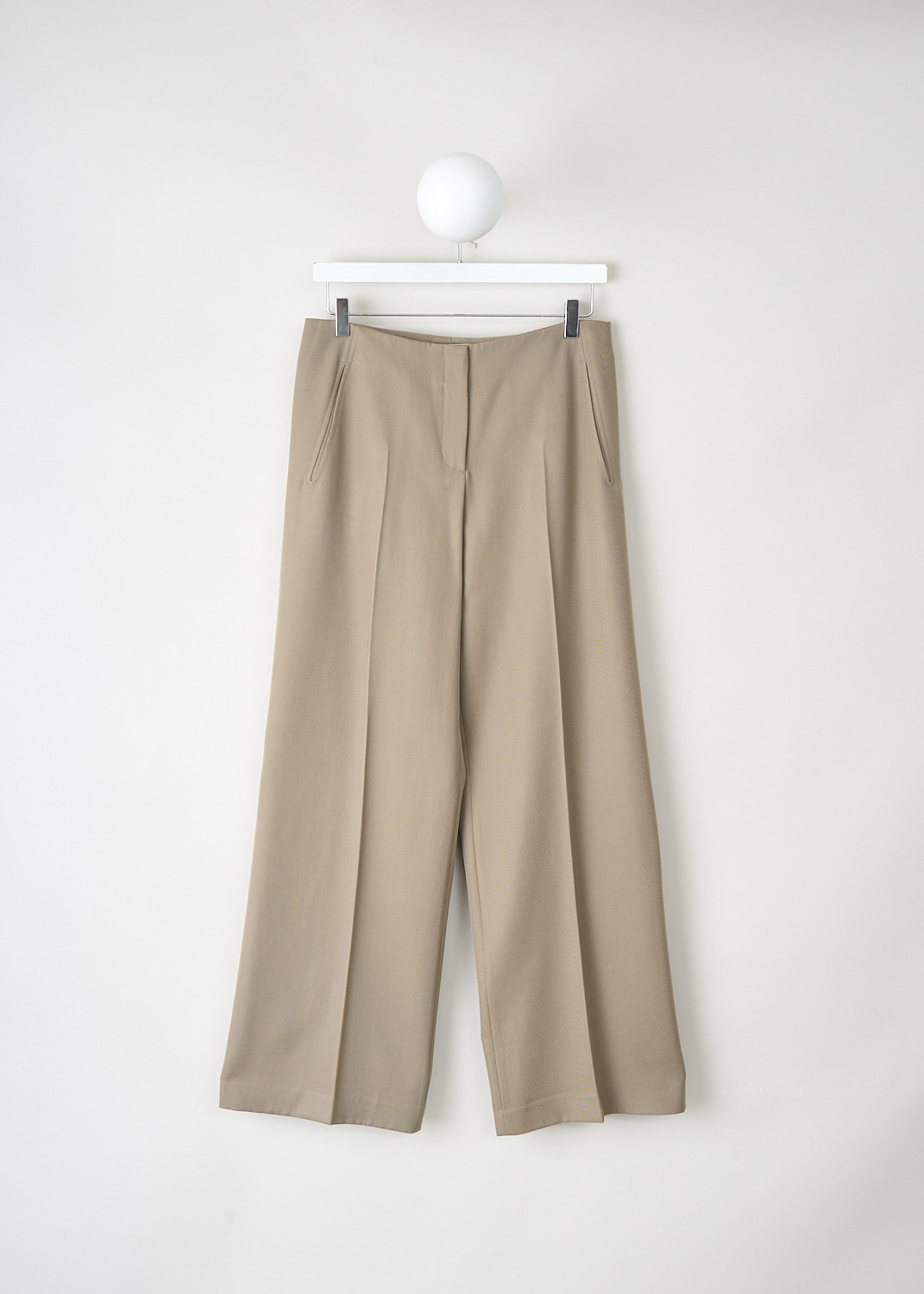 Front view of The Row Pipa pants in Ash made from 100% virgin wool with pressed creases and slanted pockets, available at Kiki’s Stocksale designer outlet Maastricht.