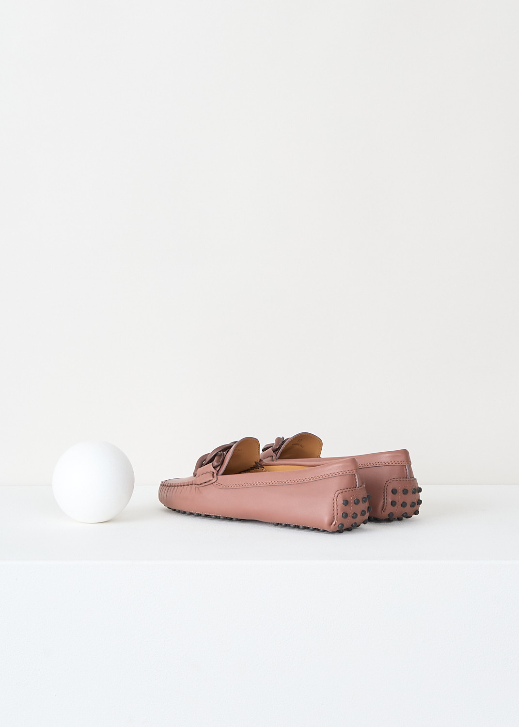 These Tod's Brown loafers with chunky chain-detail are discounted at Kiki's Stocksale Maastricht