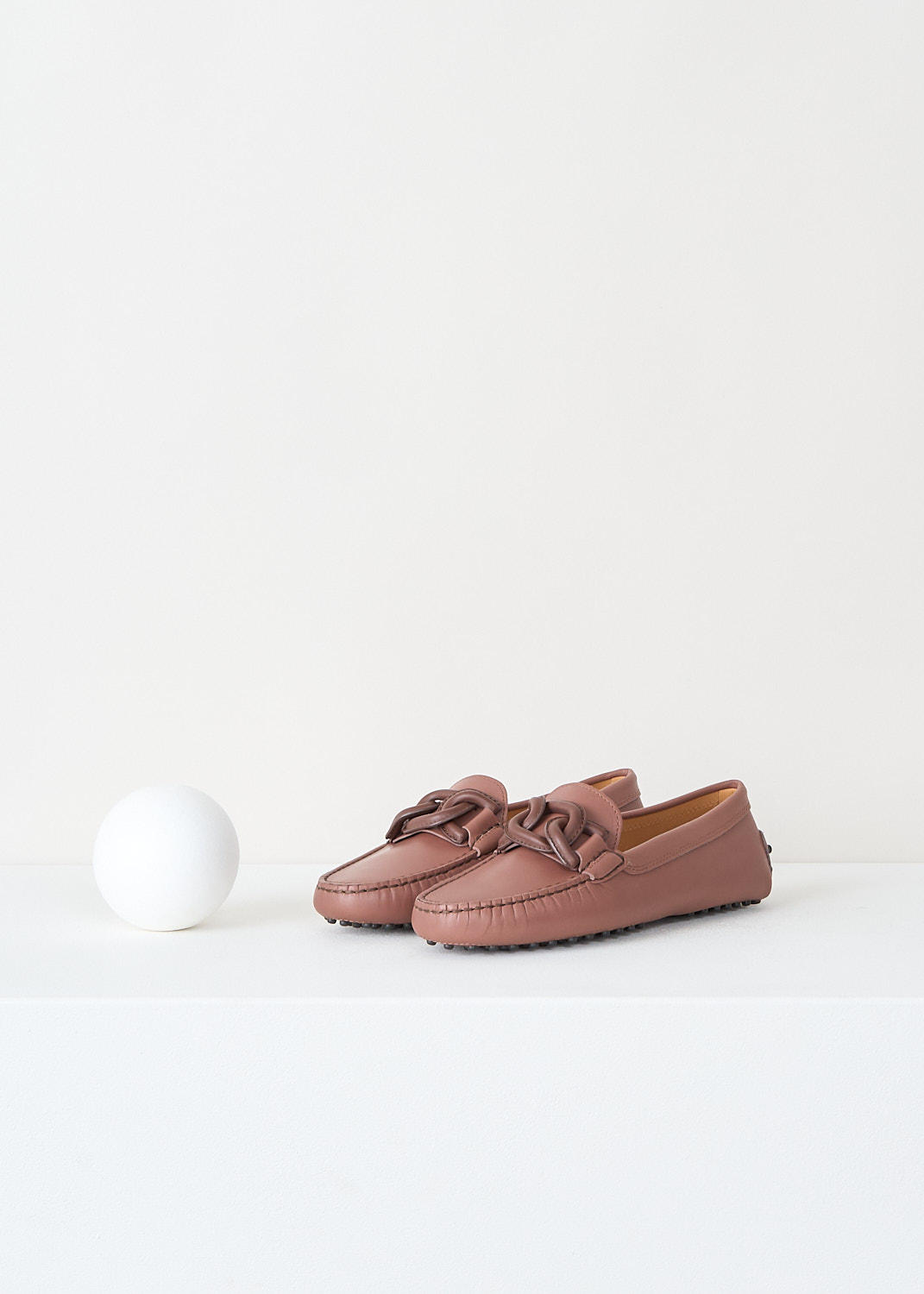 These Tod's Brown loafers with chunky chain-detail are discounted at Kiki's Stocksale Maastricht