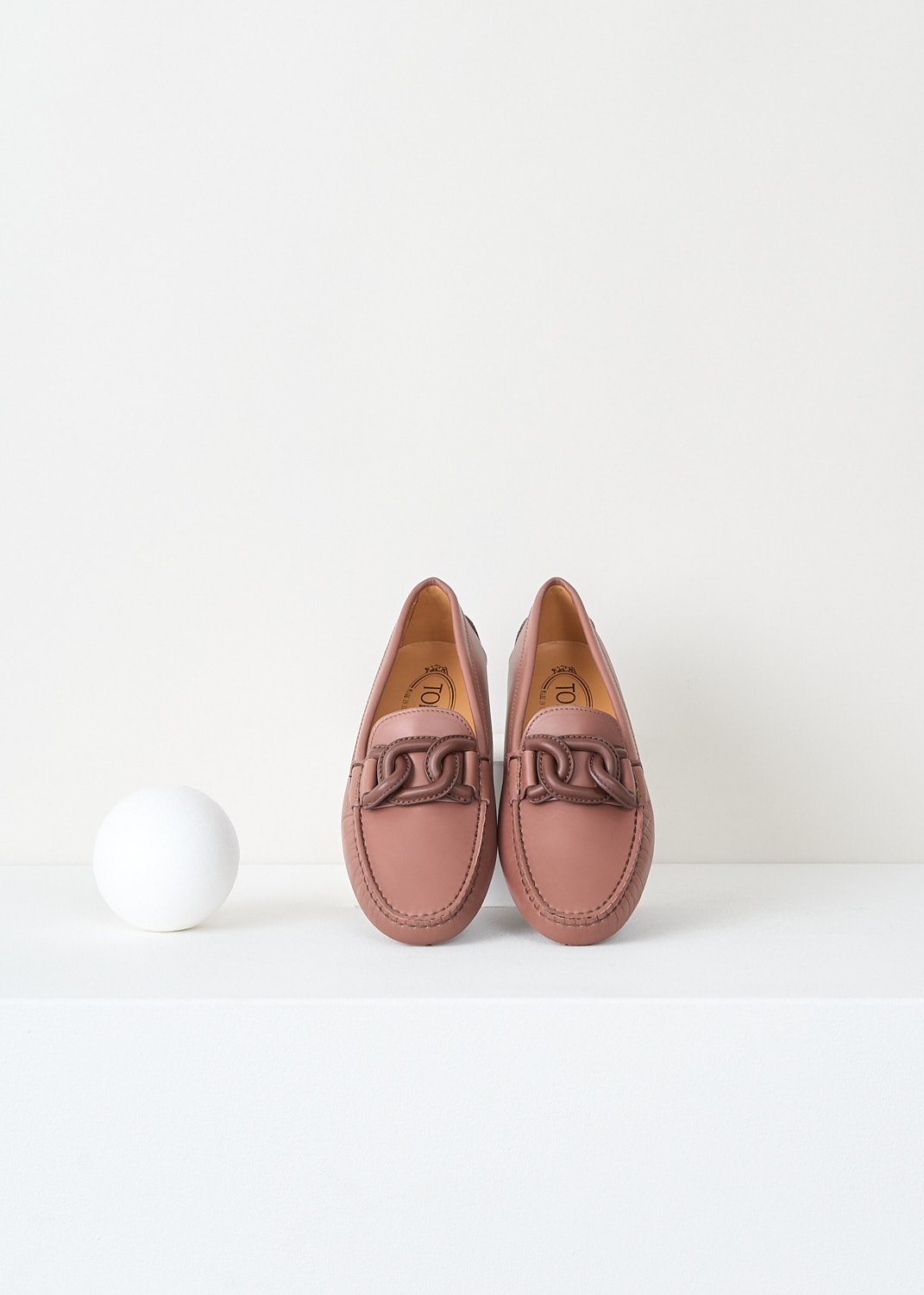 These Tod's Brown loafers with chunky chain-detail are discounted at Kiki's Stocksale Maastricht