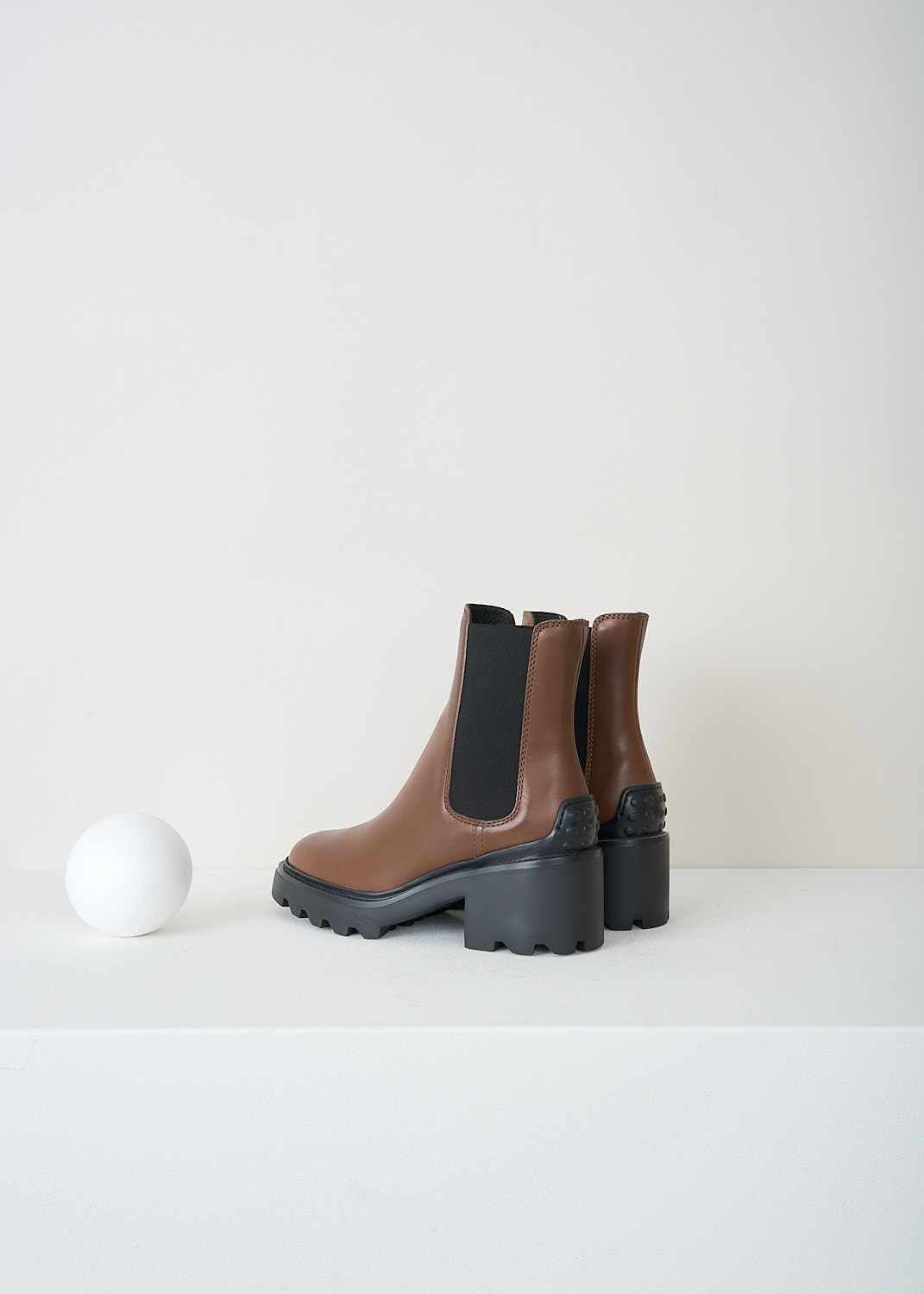 Tod's, Brown Chelsea boots, XXW08D0EA10_D90_S801, Brown, Back, These brown Chelsea boots have elastic gusseted sides. The brand's signature studded sole decorates the heel. 



